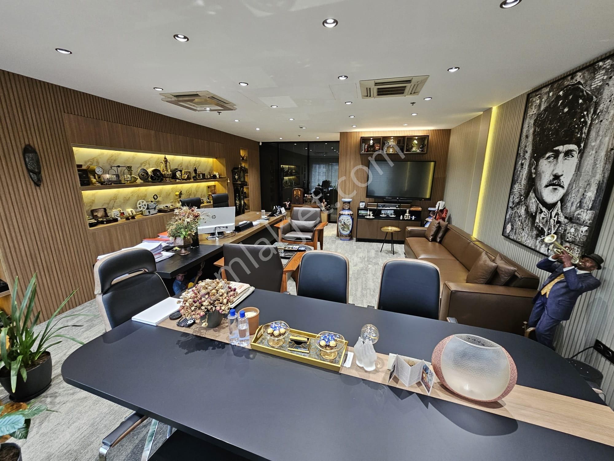 Ofistanbul Plaza'da Özel Tasarımlı Ve Full Otomasyonlu 95m2 Satılık 1+1 Ofis