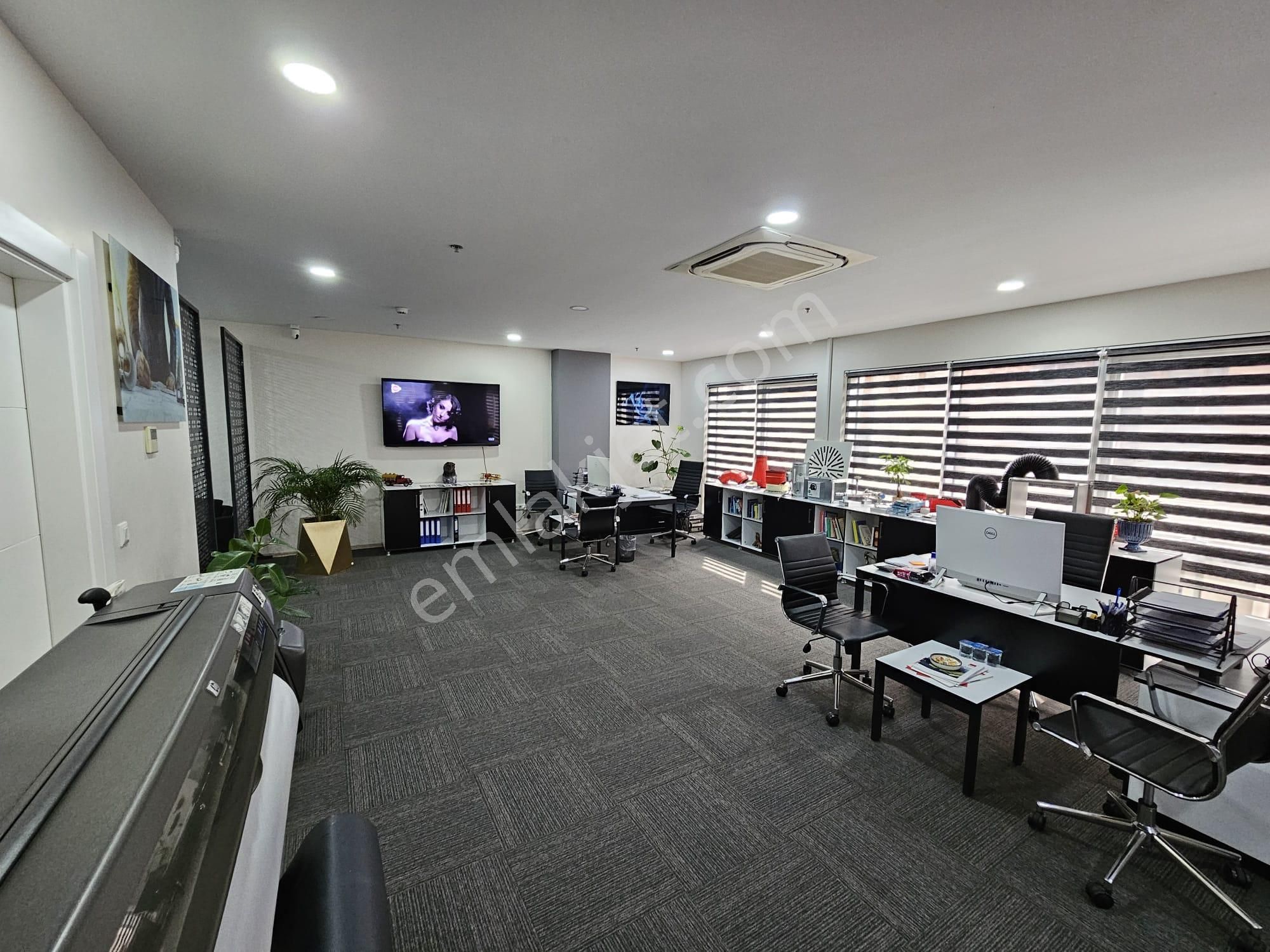 Maltepe Ofistanbul Plaza'da Özel Dekorasyonlu Kdv'li 180m2 Satılık 1+1 Ofis - Görsel 22
