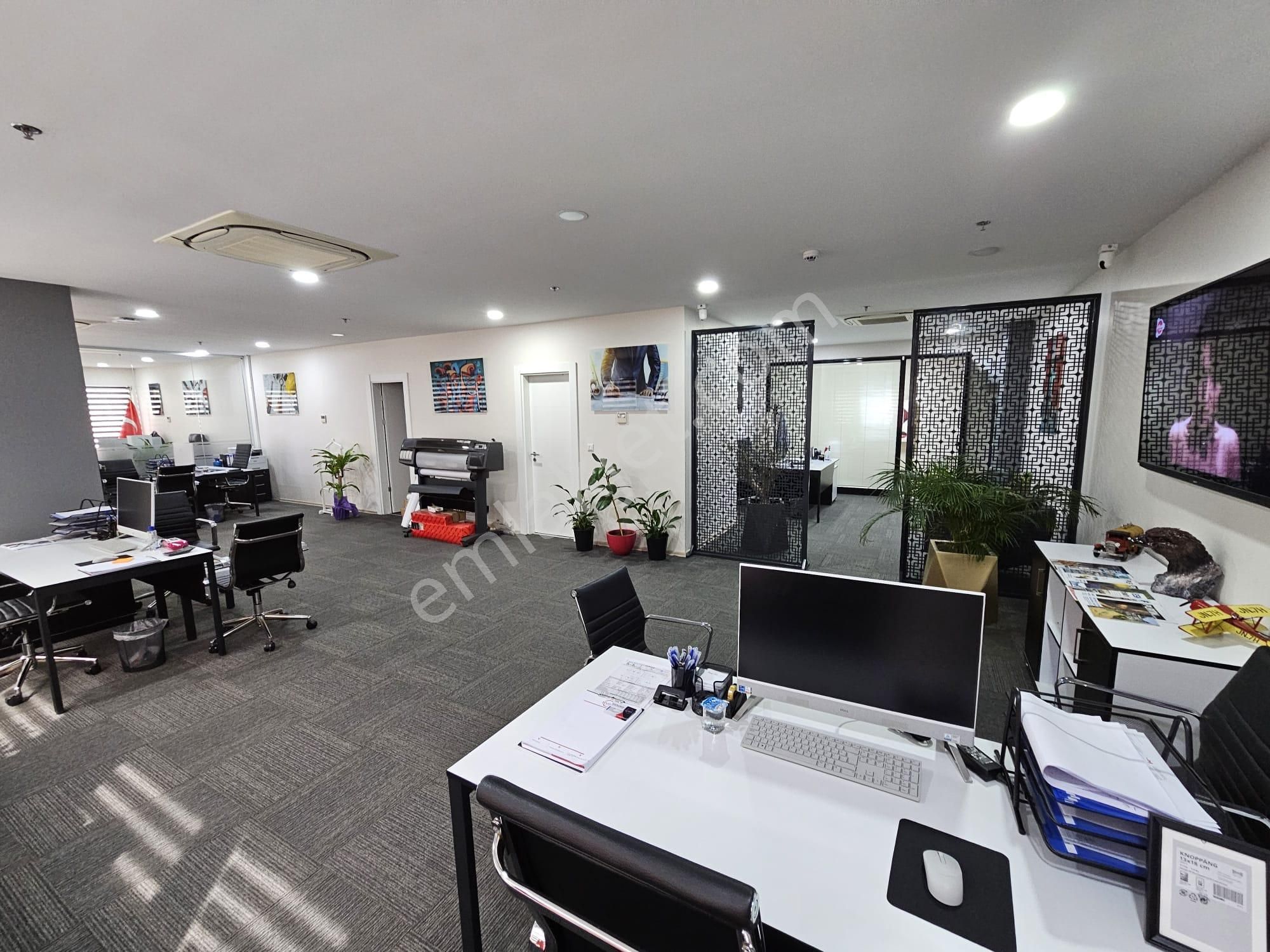 Maltepe Ofistanbul Plaza'da Özel Dekorasyonlu Kdv'li 180m2 Satılık 1+1 Ofis - Görsel 18