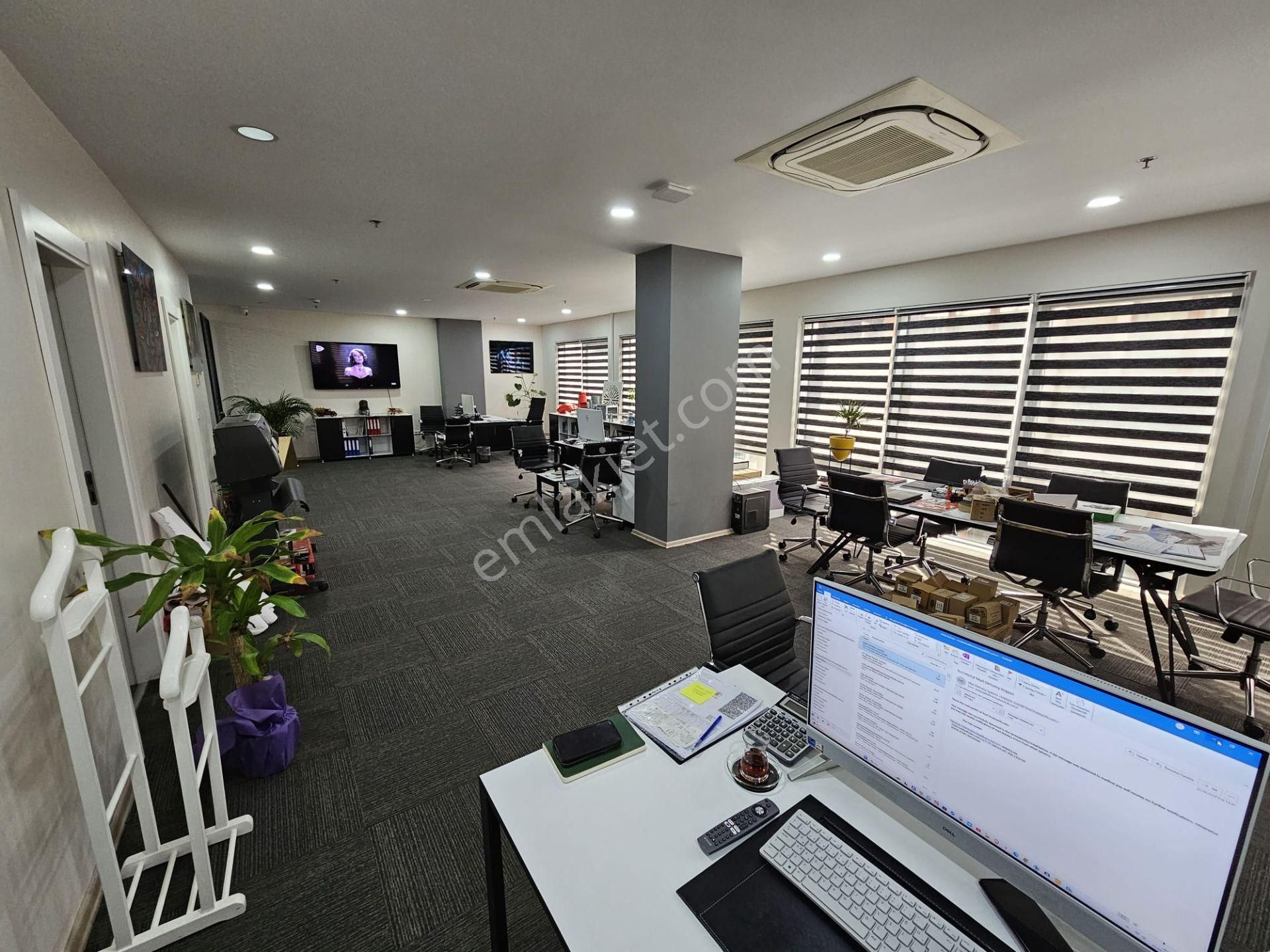 Maltepe Ofistanbul Plaza'da Özel Dekorasyonlu Kdv'li 180m2 Satılık 1+1 Ofis - Görsel 24