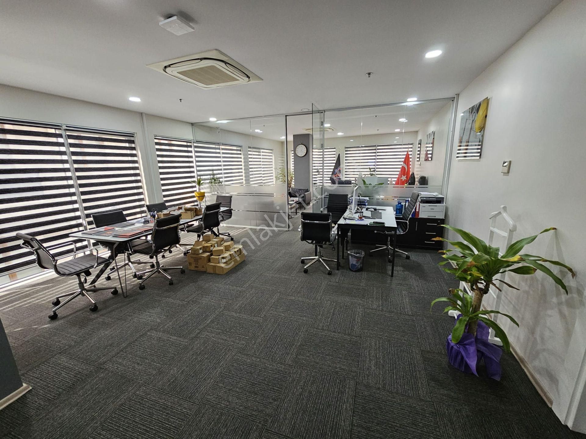 Maltepe Ofistanbul Plaza'da Özel Dekorasyonlu Kdv'li 180m2 Satılık 1+1 Ofis - Görsel 23