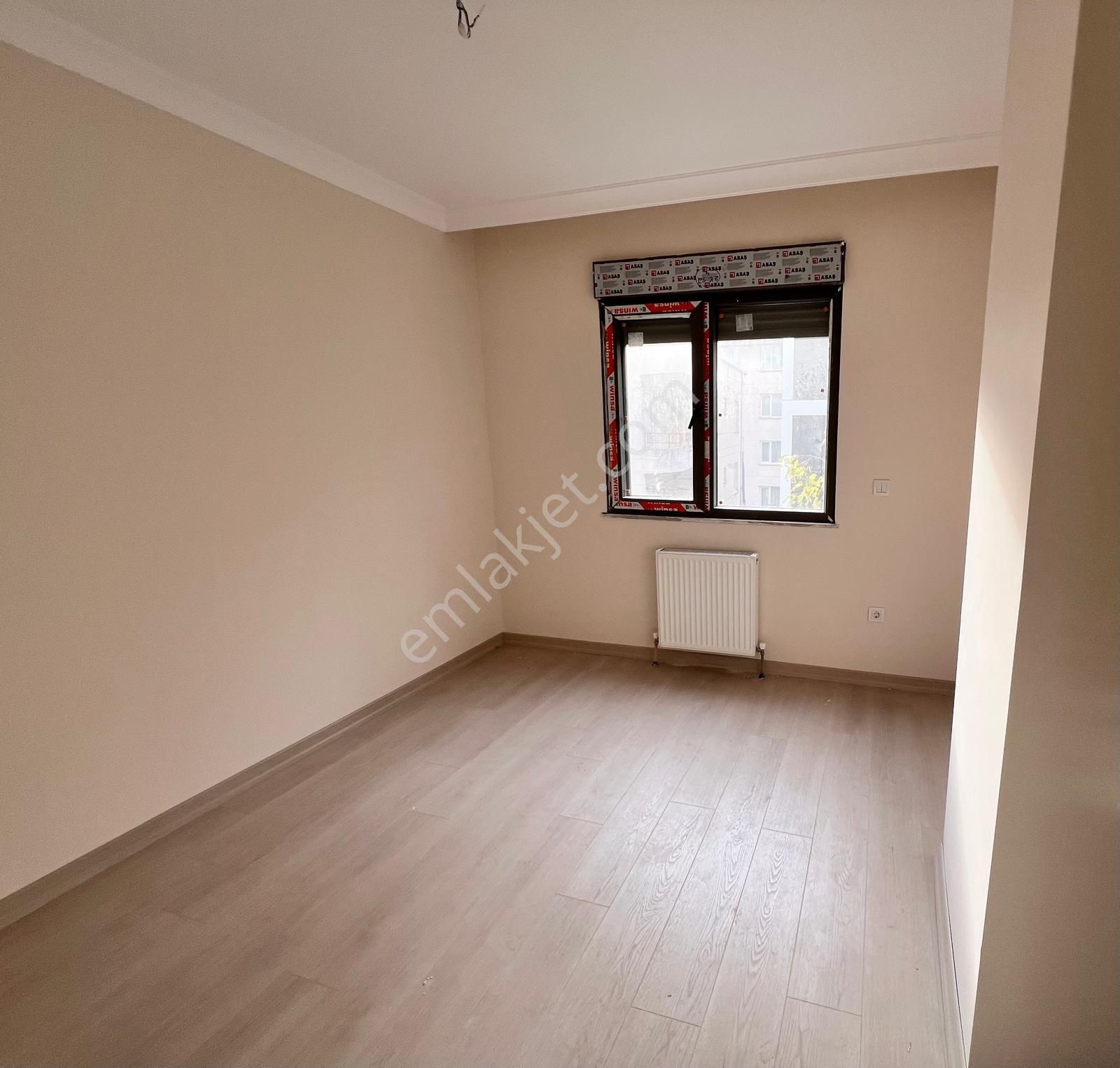 Küçükyalı'da Marmaraya Yakın Ebeveyn B. Katta Ön 3+1