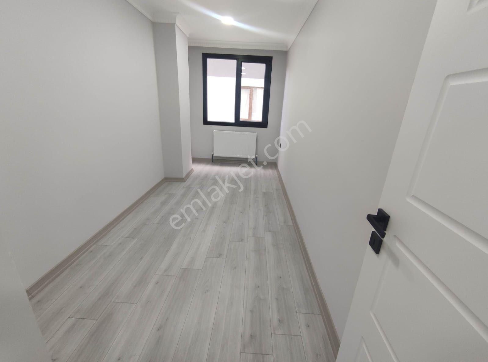 Çekmeköy Merkez Mah Geniş Balkonlu Otoparklı 2+1 Satılık Daire - Görsel 3