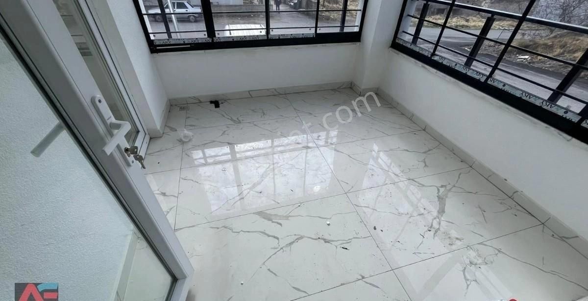 Merkezi Lokasyonlu Şık Ve Muhteşem Tasarımlı 4+1 Satılık Daire - Görsel 12