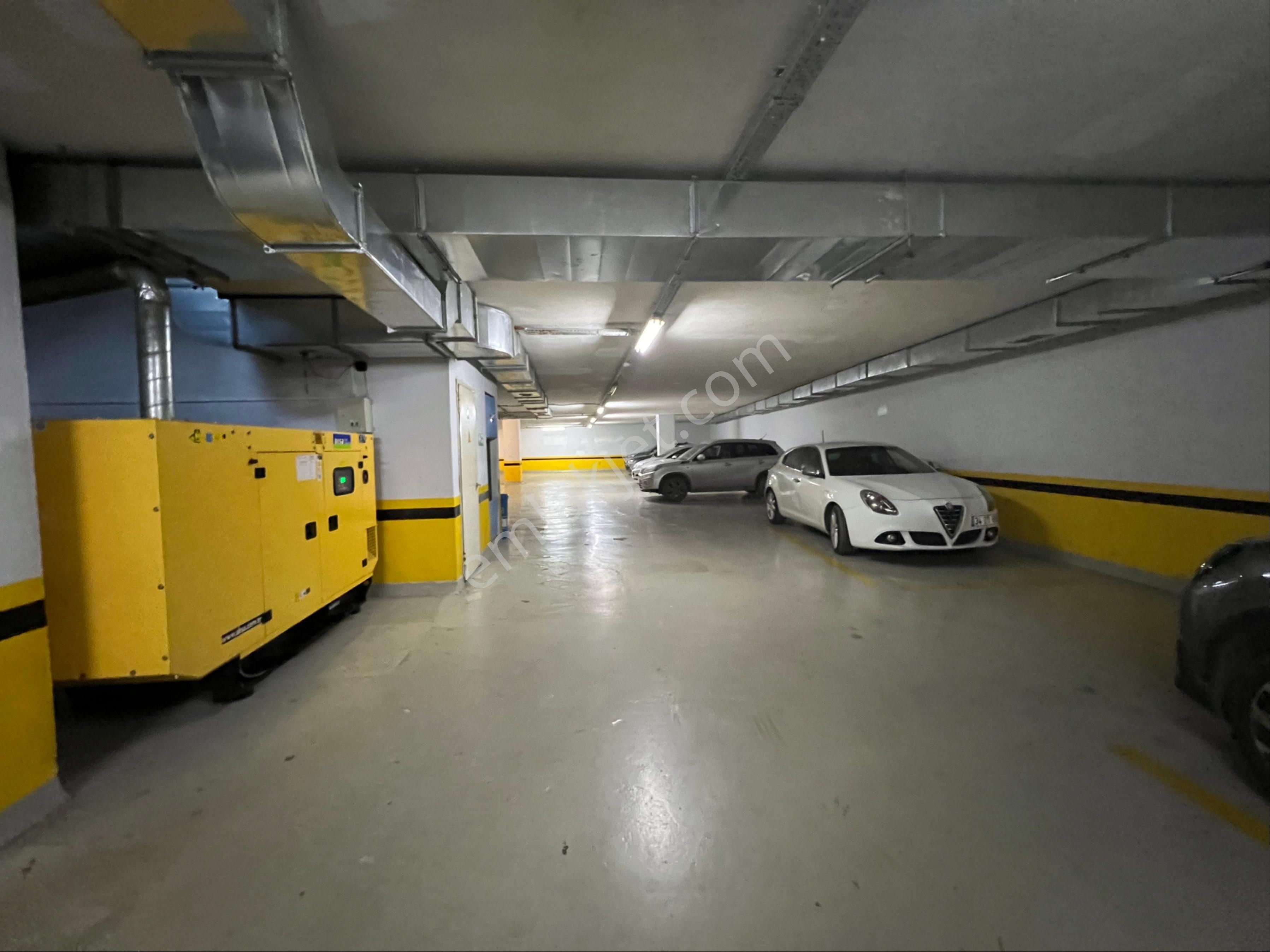 Şenesenevler'de Kapanmaz Deniz Manzaralı 4+2 Net 200 M² Dubleks - Görsel 32