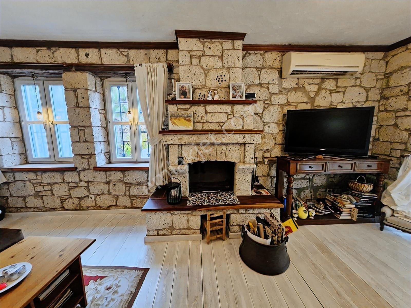 Alaçatıda Müstakil Ticari İmarlı Gerçek Taş Villa Havuzlu Mkdden - Görsel 15