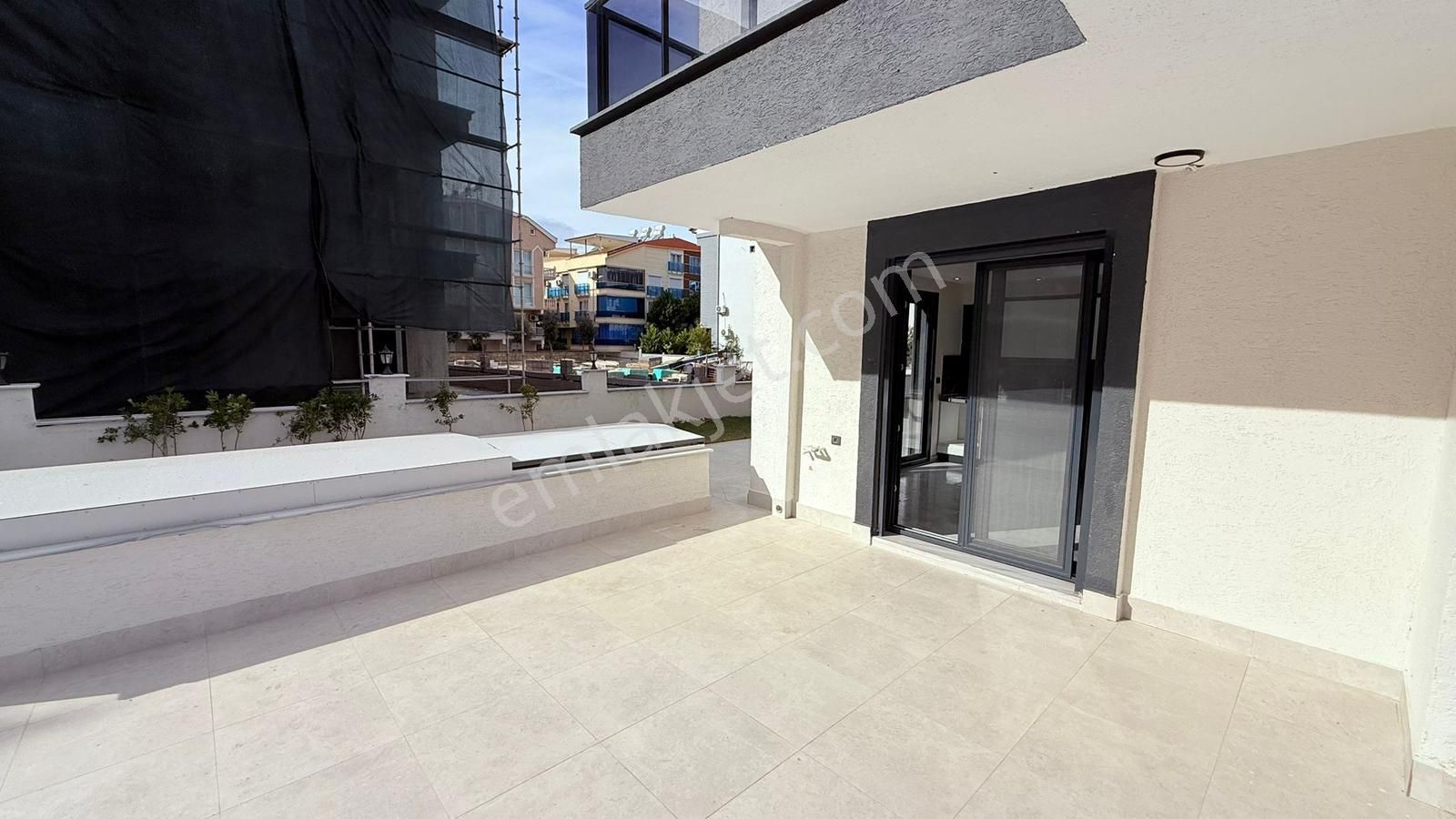 Aydın Didim Altınkum'da Satılık Havuzlu Site İçerisinde Denize 400 M. Giriş Kat Eşyasız 2+1 Daire - Görsel 4