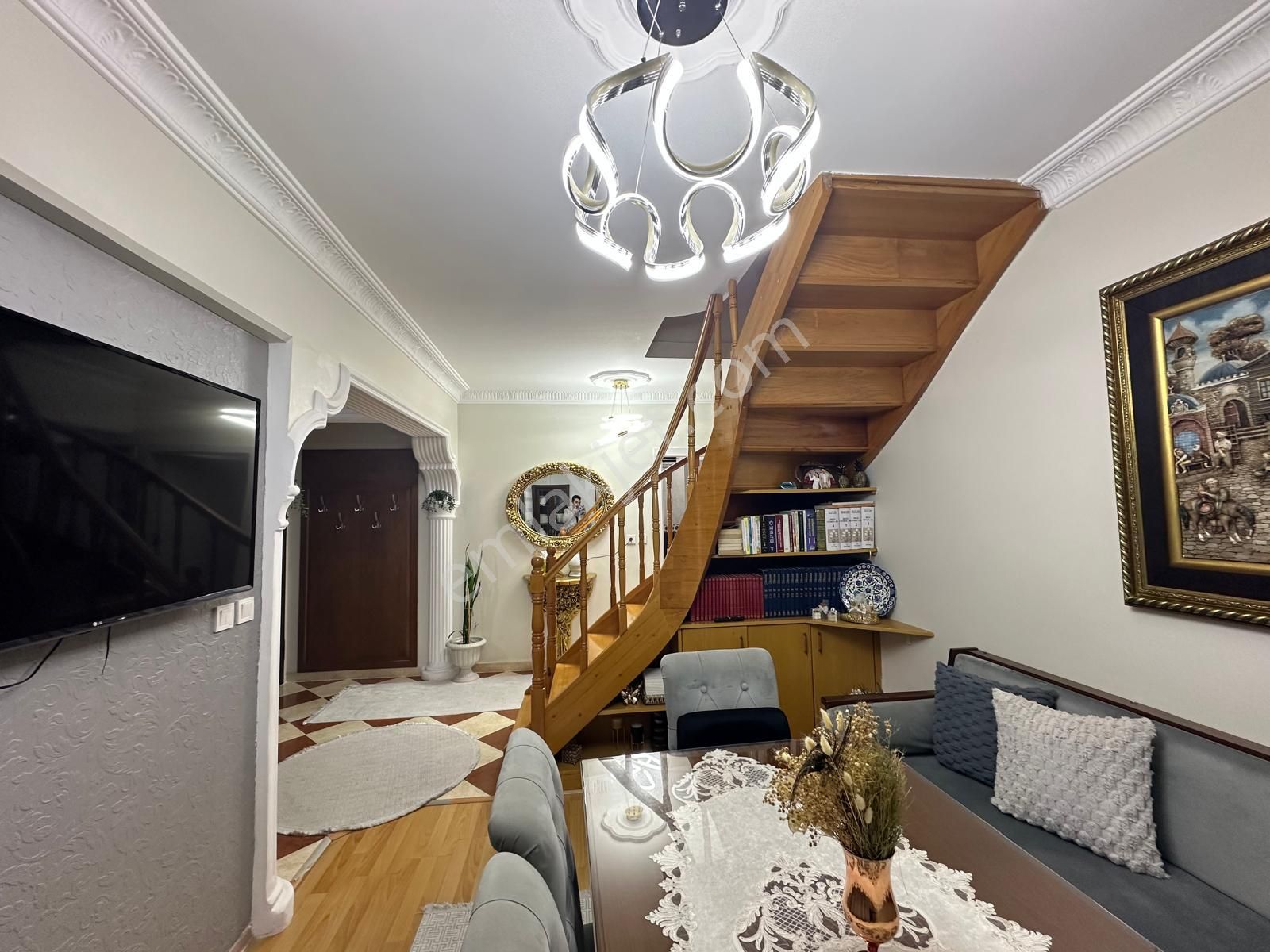 Gaziosmapaşa'da Cadde Üzeri Yüksek Tavanlı 5+2 Dubleks Daire!! - Görsel 17