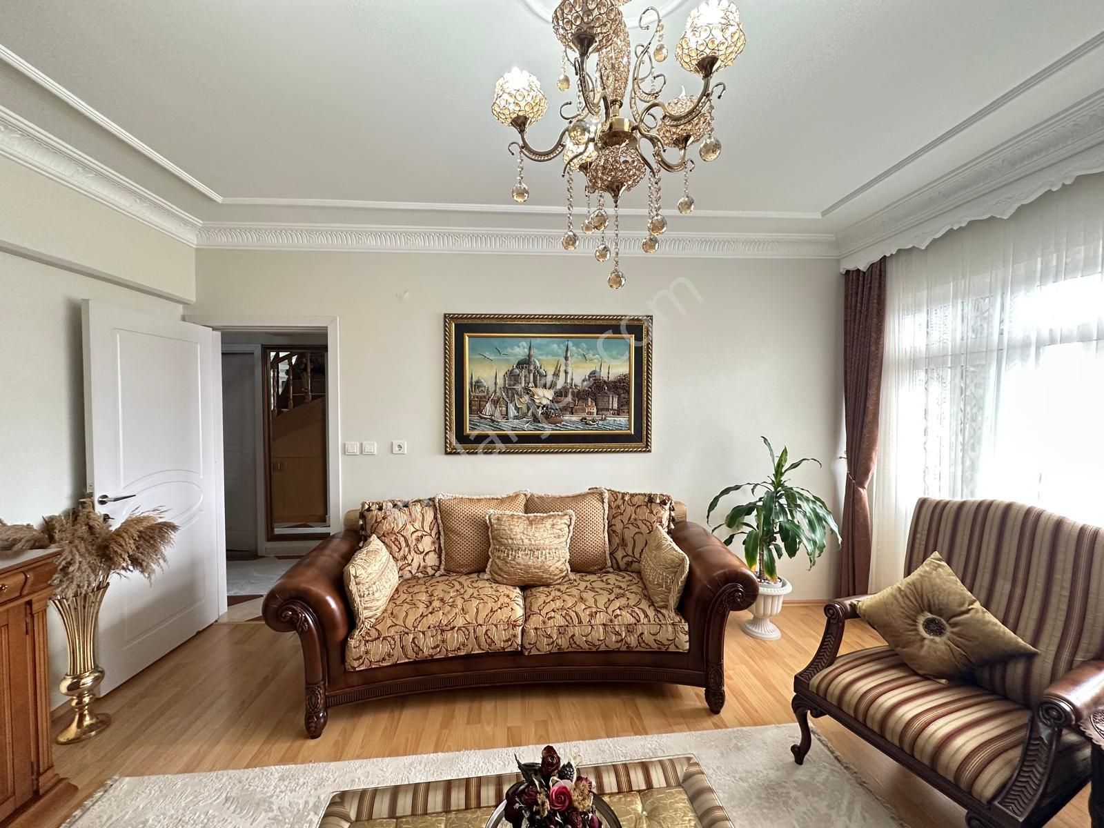 Gaziosmapaşa'da Cadde Üzeri Yüksek Tavanlı 5+2 Dubleks Daire!! - Görsel 5