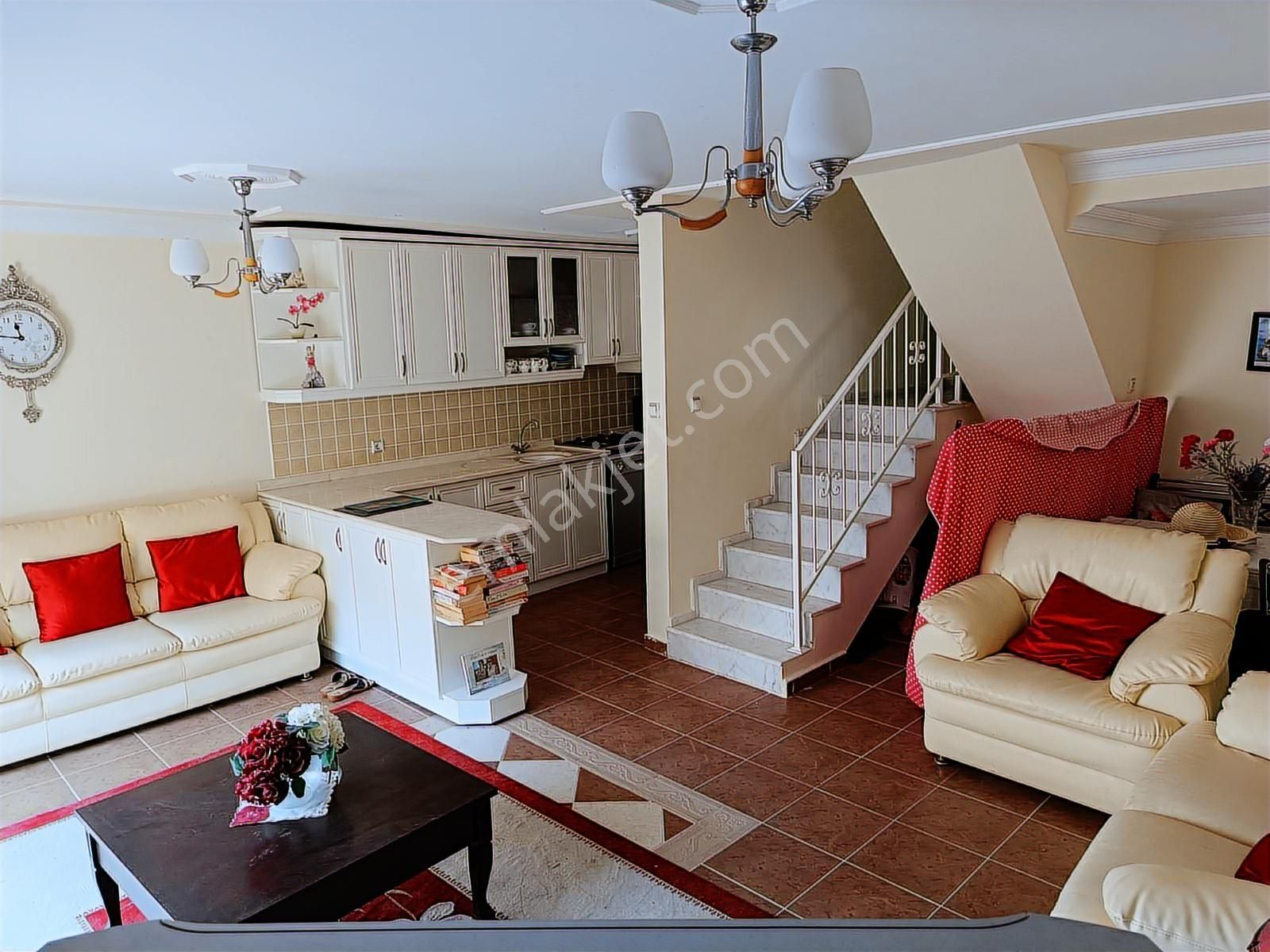 Kuşadası Kadınlar Denizi Havuzlu 4+1 Fırsat Fiyat Satılık Villa - Görsel 34