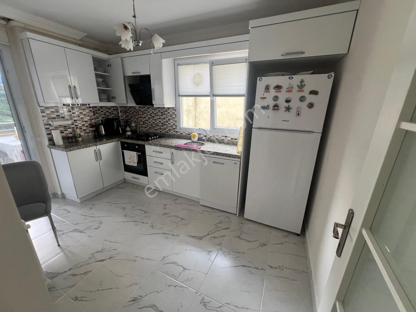 Yalı Gayrimenkulden Sürmene Site İçerisinde Manzaralı 2+1 Satılık - Görsel 7