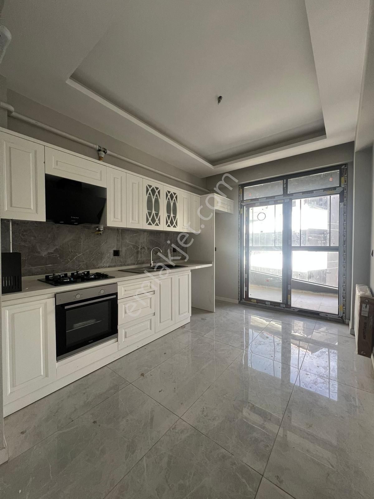 İzmir Torbalı Yedieylül Mahallesinde Havuzlu Sitede 2+1 Sıfır