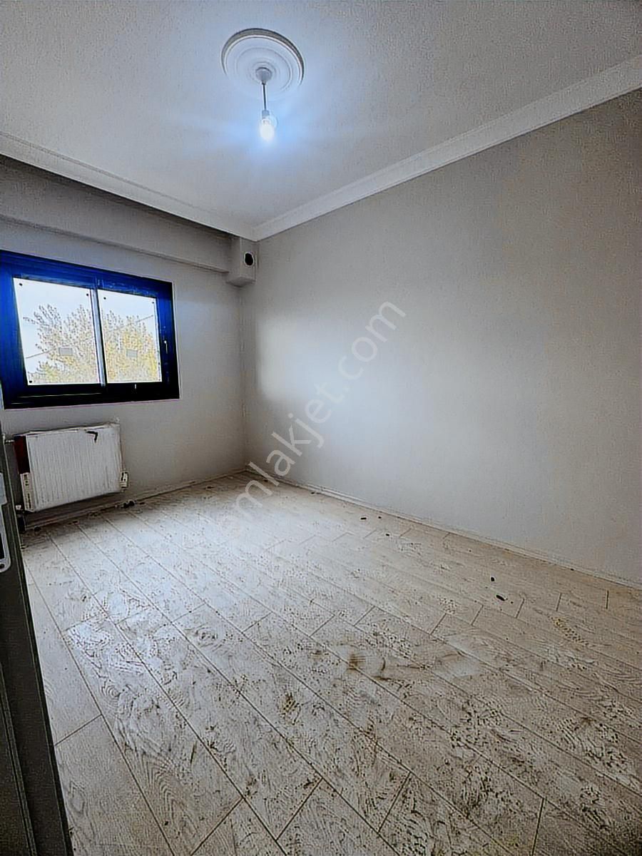 Bornova Kızılay Mahallesinde Site İçi 1+1 Lüks Arakat Asansörlü - Görsel 17