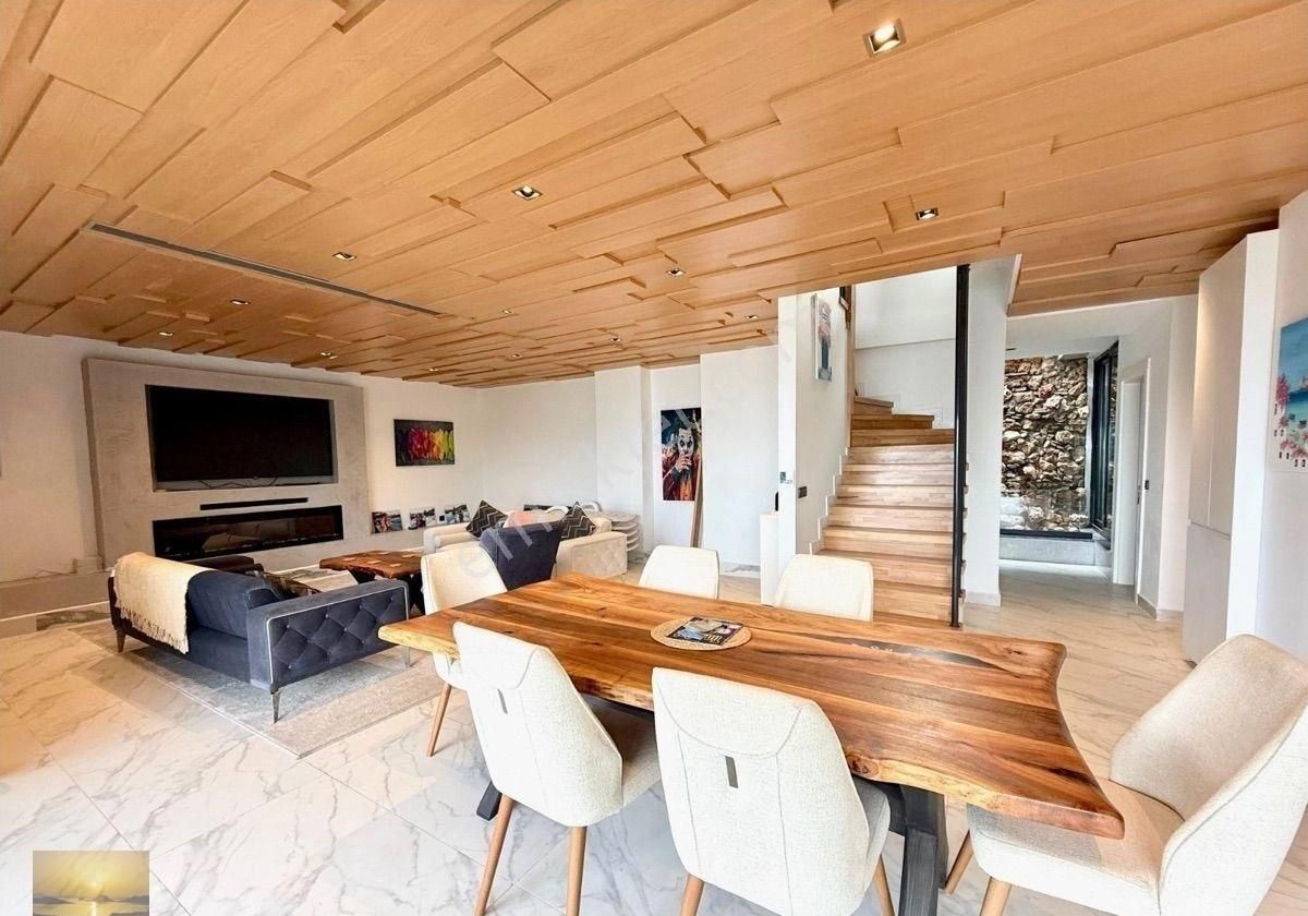 Satılık Müstakil Villa Deniz Kenarı Manzaralı Havuzlu Ev Plajlı Mükemmel Koyda Yatırım Fırsatı Acil - Görsel 18