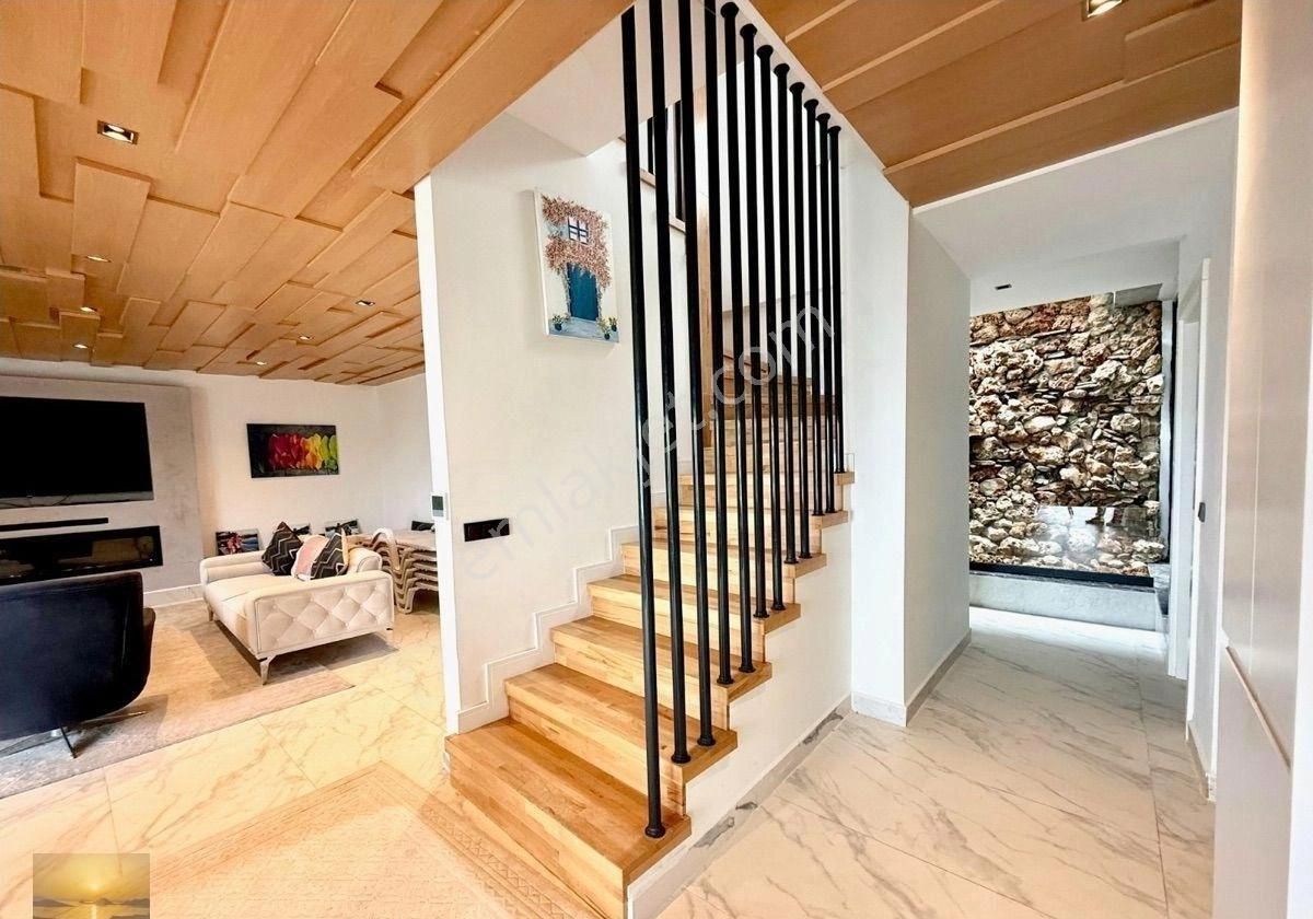 Satılık Müstakil Villa Deniz Kenarı Manzaralı Havuzlu Ev Plajlı Mükemmel Koyda Yatırım Fırsatı Acil - Görsel 6