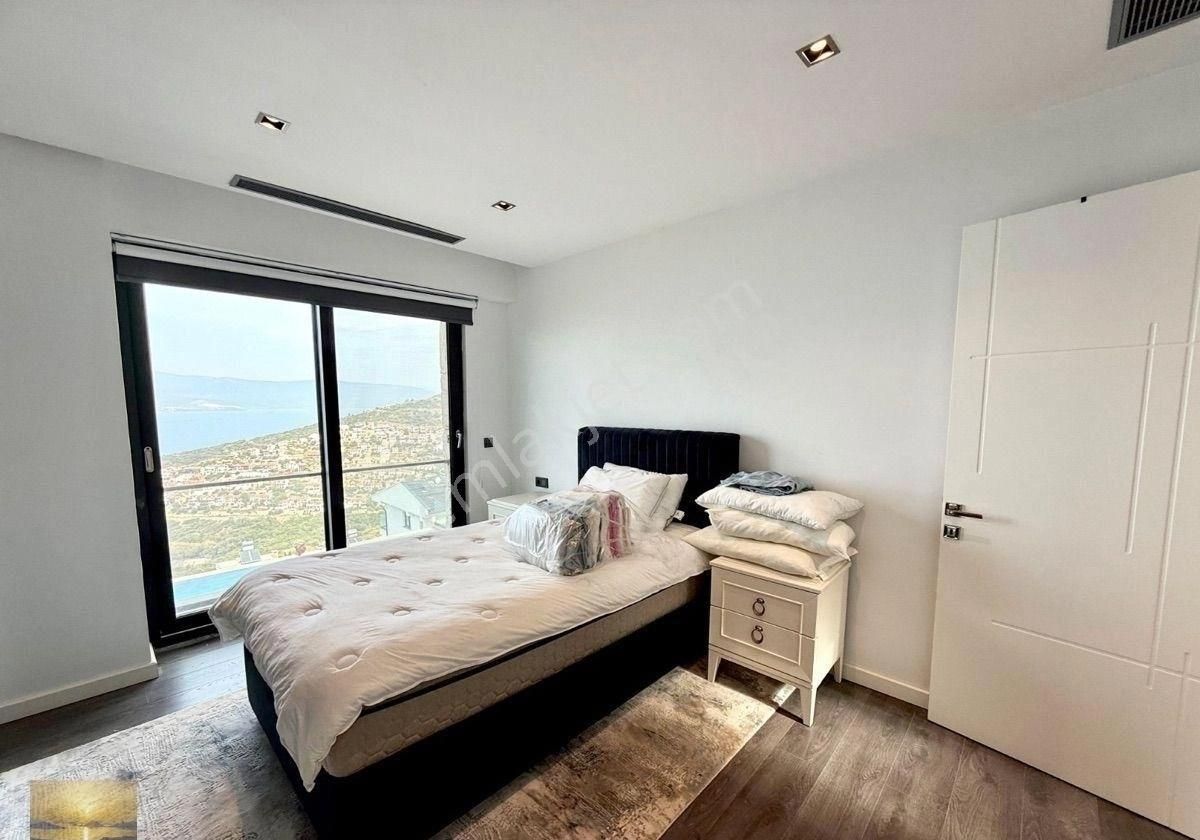 Satılık Müstakil Villa Deniz Kenarı Manzaralı Havuzlu Ev Plajlı Mükemmel Koyda Yatırım Fırsatı Acil - Görsel 10