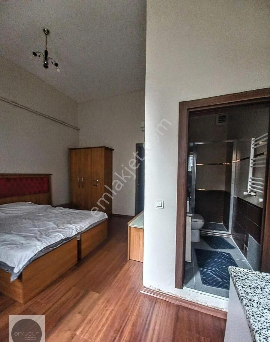 Erkutun'dan Pangaltı, Ergenekon Caddesi'nde, 2. Derece Tarihi Eser Satılık Bina