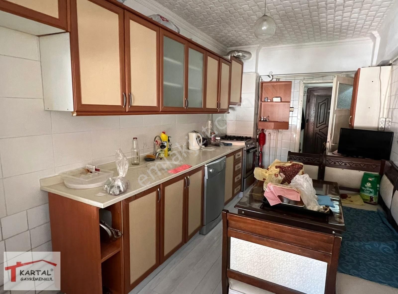 Etlik Yunus Emre Caddesi Üzerinde Ara Kat Eşyalı 3+1 - Görsel 2