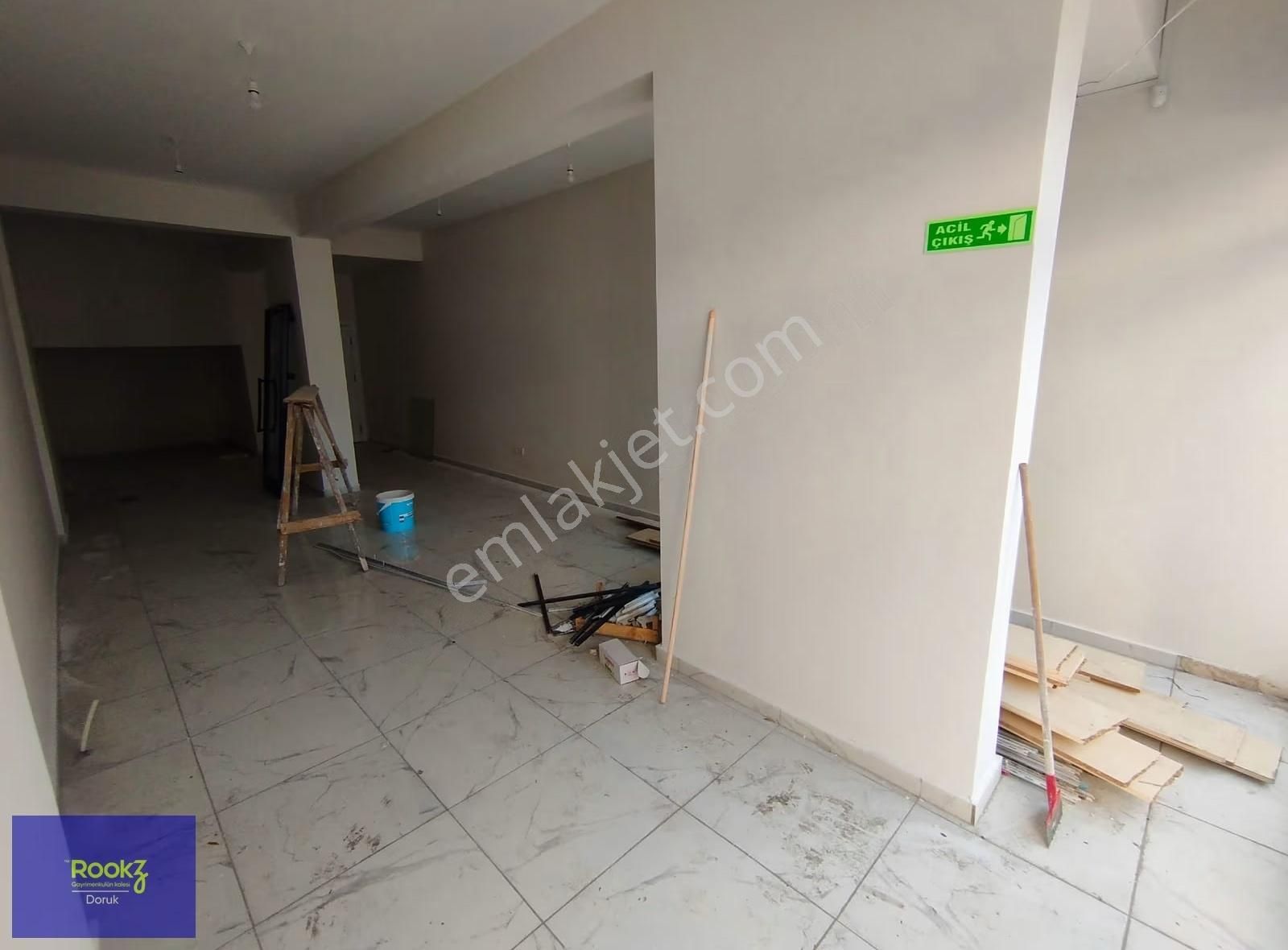 Rookzdoruk'dn Tuzla'da İki Ana Caddede Yaya-araç Trafiği Yoğun!!