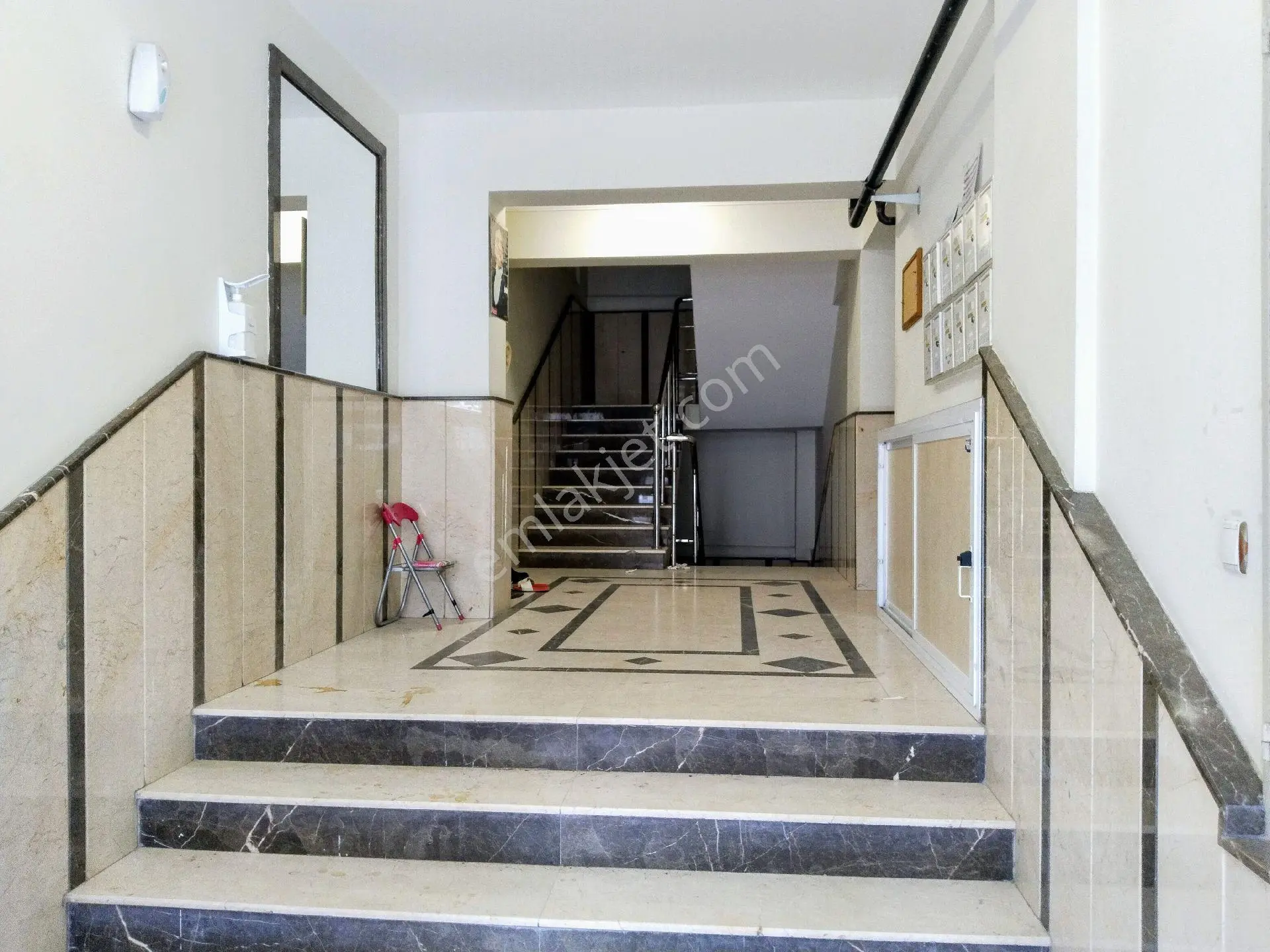 Sınırsız Yüksek Kredi İmkanlı Şehir Merkezinde Doğalgazlı Kapalı Mutfak Ara Kat 3+1 Geniş Daire - Görsel 2