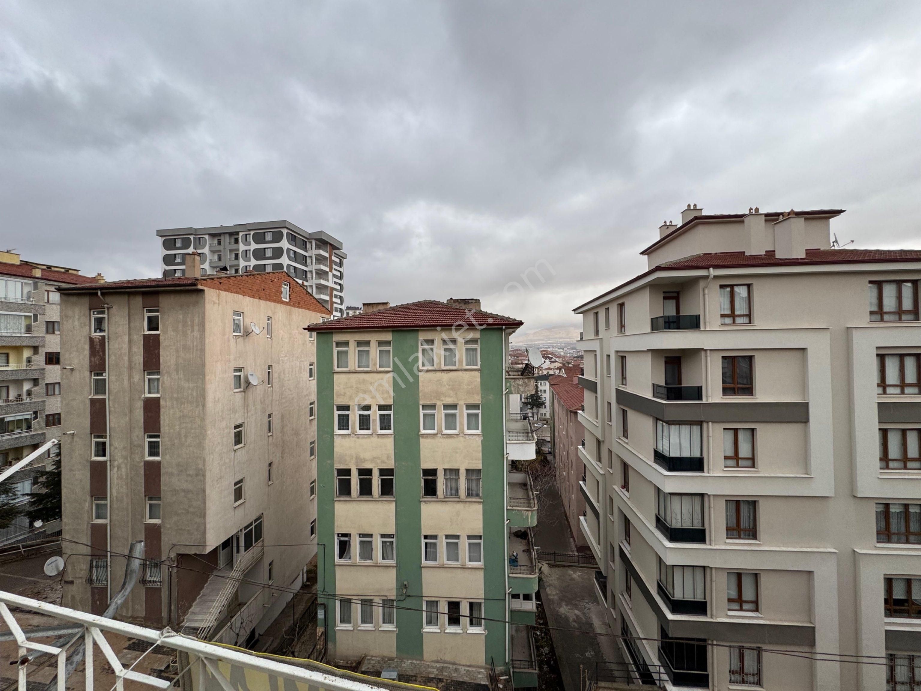 Salih Emlak Tan Vali Konağı Çıkışı Horanta Cafe Civarı Bireysel Kom .3+1 Daire - Görsel 21