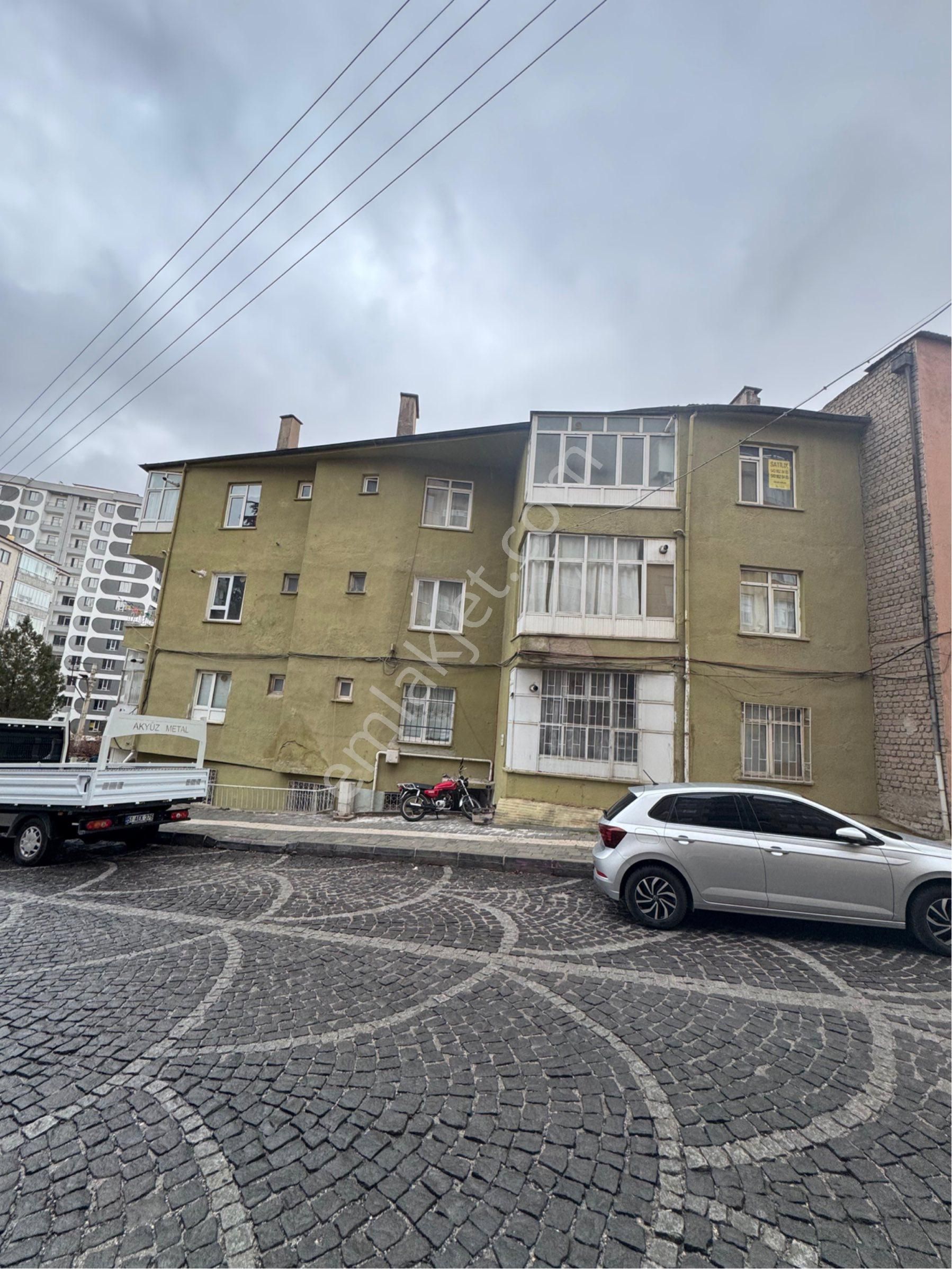 Salih Emlak Tan Vali Konağı Çıkışı Horanta Cafe Civarı Bireysel Kom .3+1 Daire