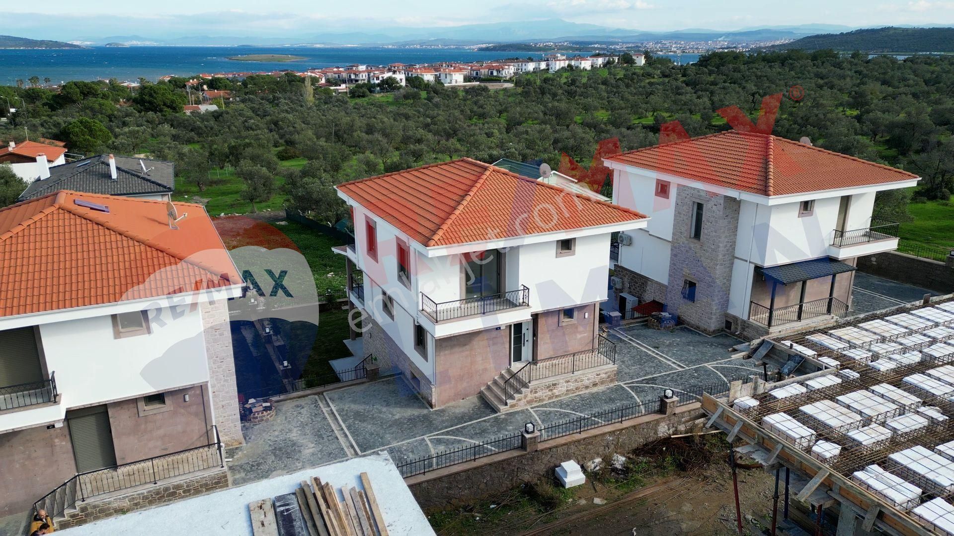 Cunda Adasında 3 Katlı Doğa,deniz Manzaralı Satılık Müstakil Ev - Görsel 7