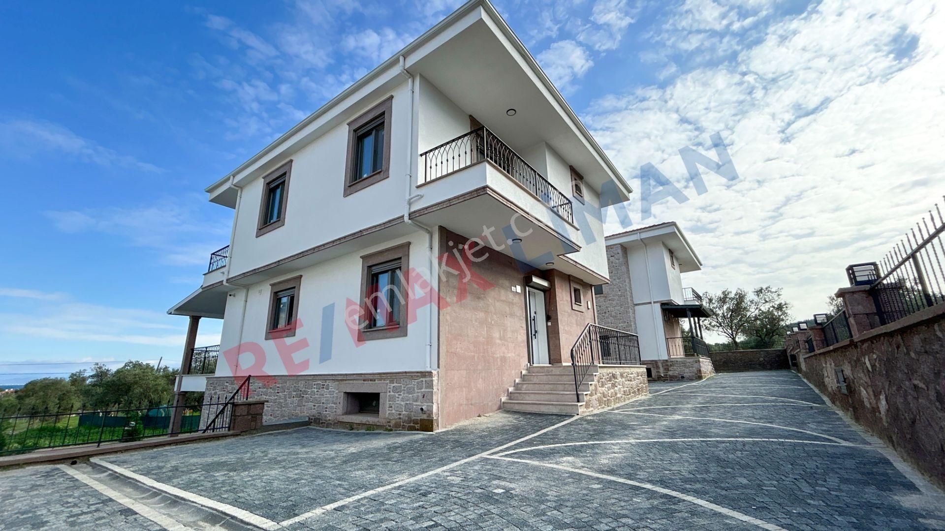 Cunda Adasında 3 Katlı Doğa,deniz Manzaralı Satılık Müstakil Ev - Görsel 5