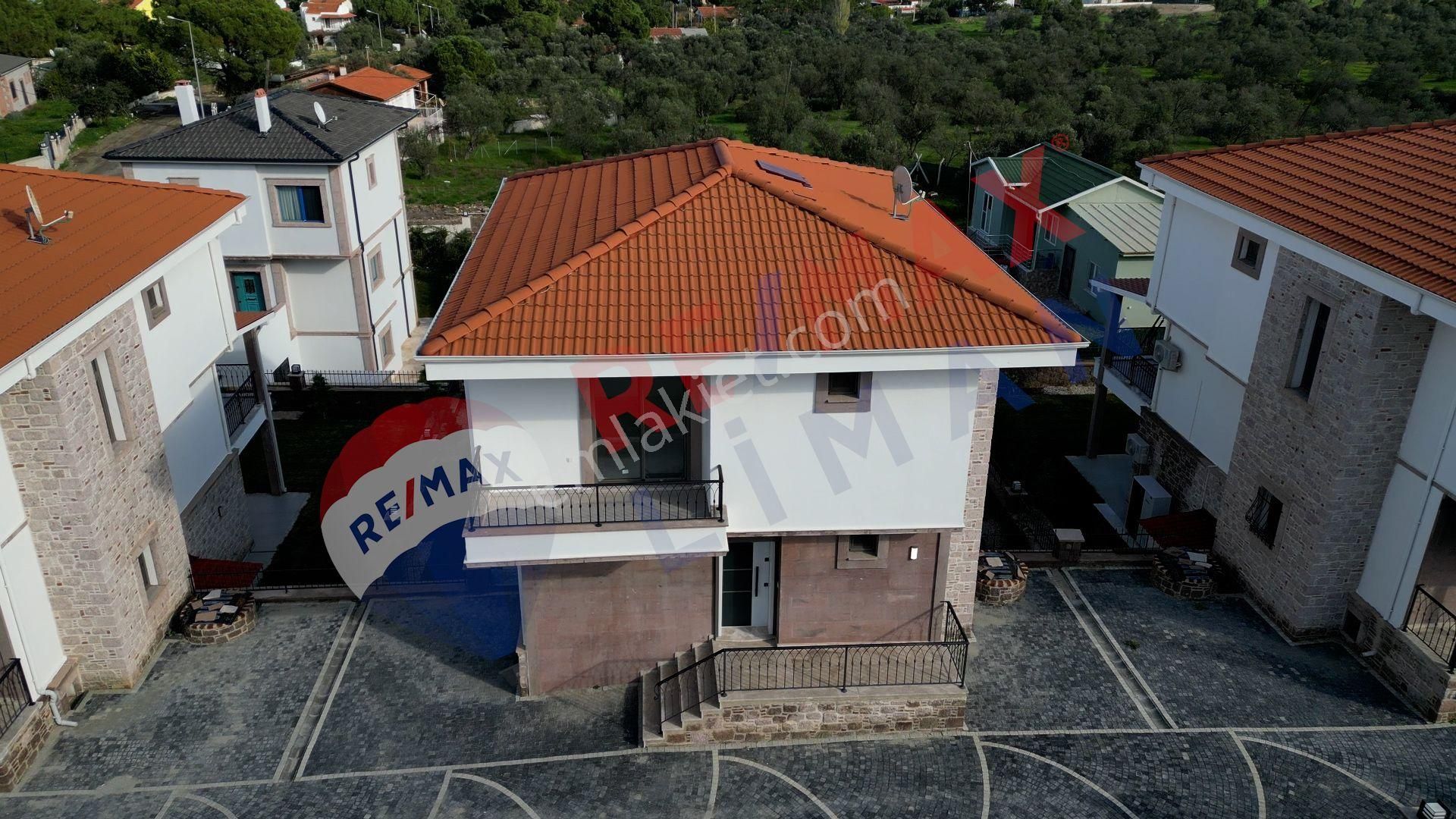 Cunda Adasında 3 Katlı Doğa,deniz Manzaralı Satılık Müstakil Ev - Görsel 4