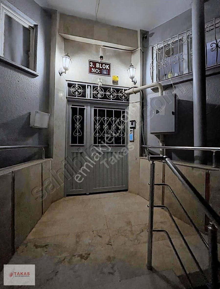 Deniz Manzaralı 3+1 Geniş Katta Site İçinde Satılık Daire