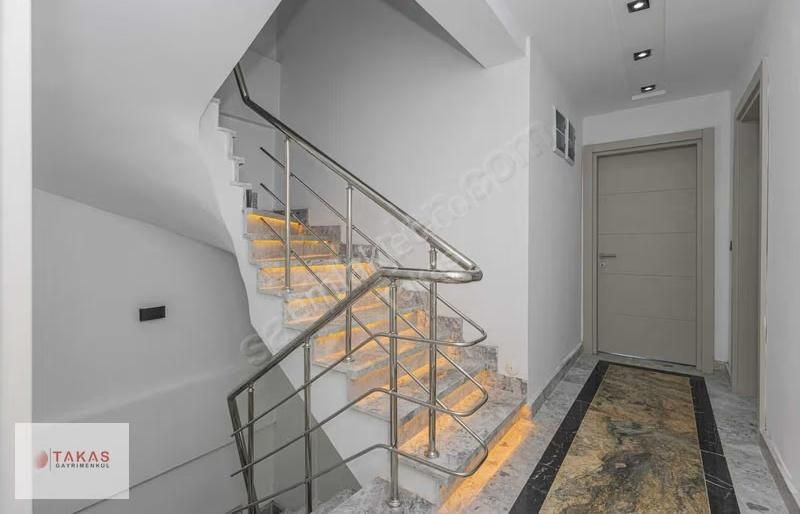 Antalya Serık Kadirye'de 5+1 Ultralüks Tripleks Villa - Görsel 9