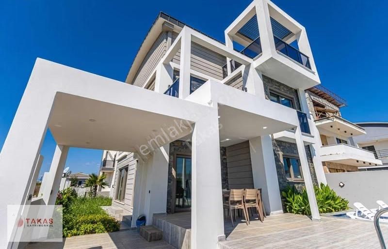 Antalya Serık Kadirye'de 5+1 Ultralüks Tripleks Villa - Görsel 11