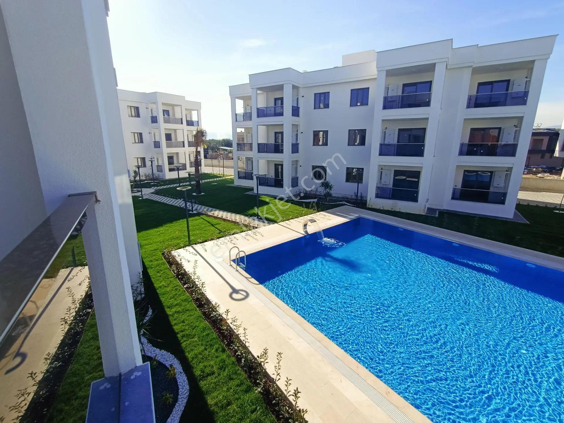 Villalar Bölgesinde Prestijli Site İçerisinde Geniş Balkonlu - Görsel 3