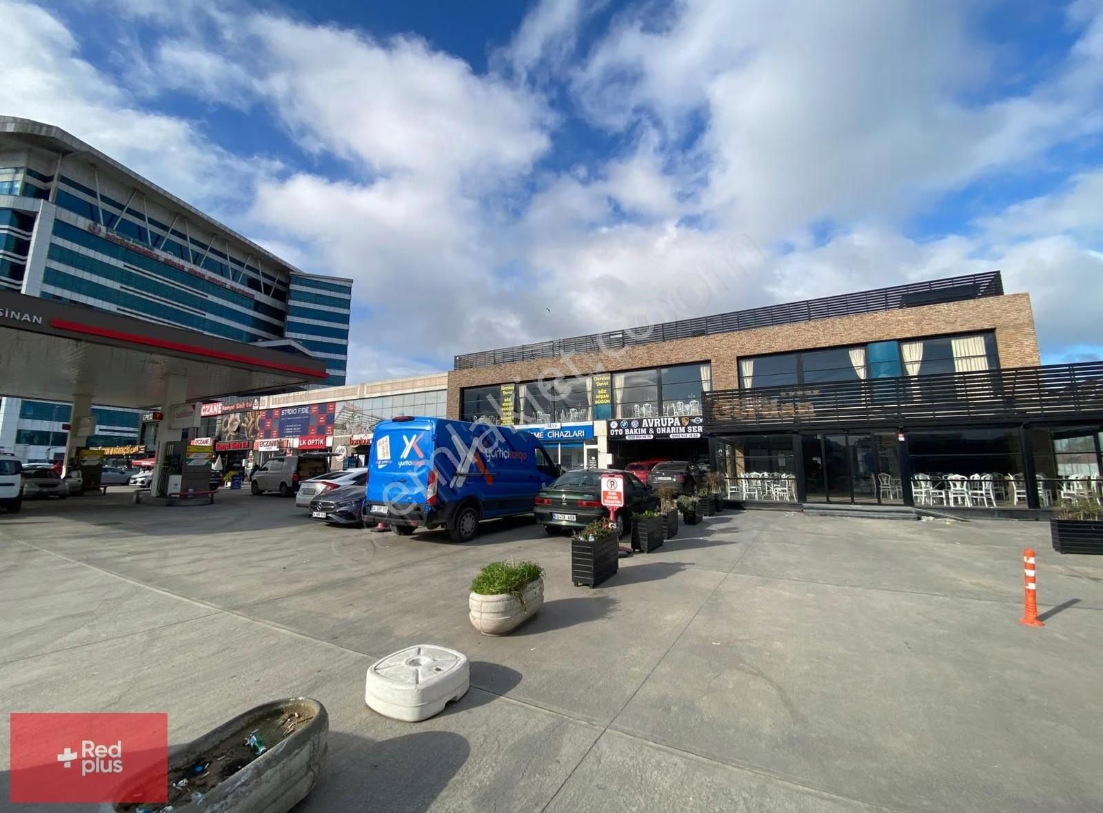 Büyükçekmece Mimarsinan E5 Cepheli Kiralık Dükkan