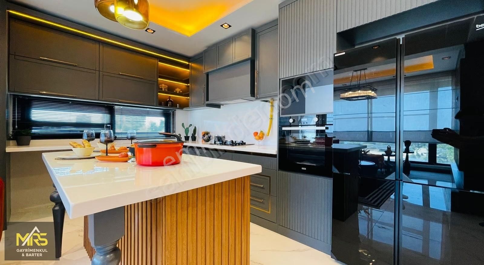 Mrs Gayrimenkulden Mezitlide Deniz Manzaralı 4+1 Arakat Daire - Görsel 12