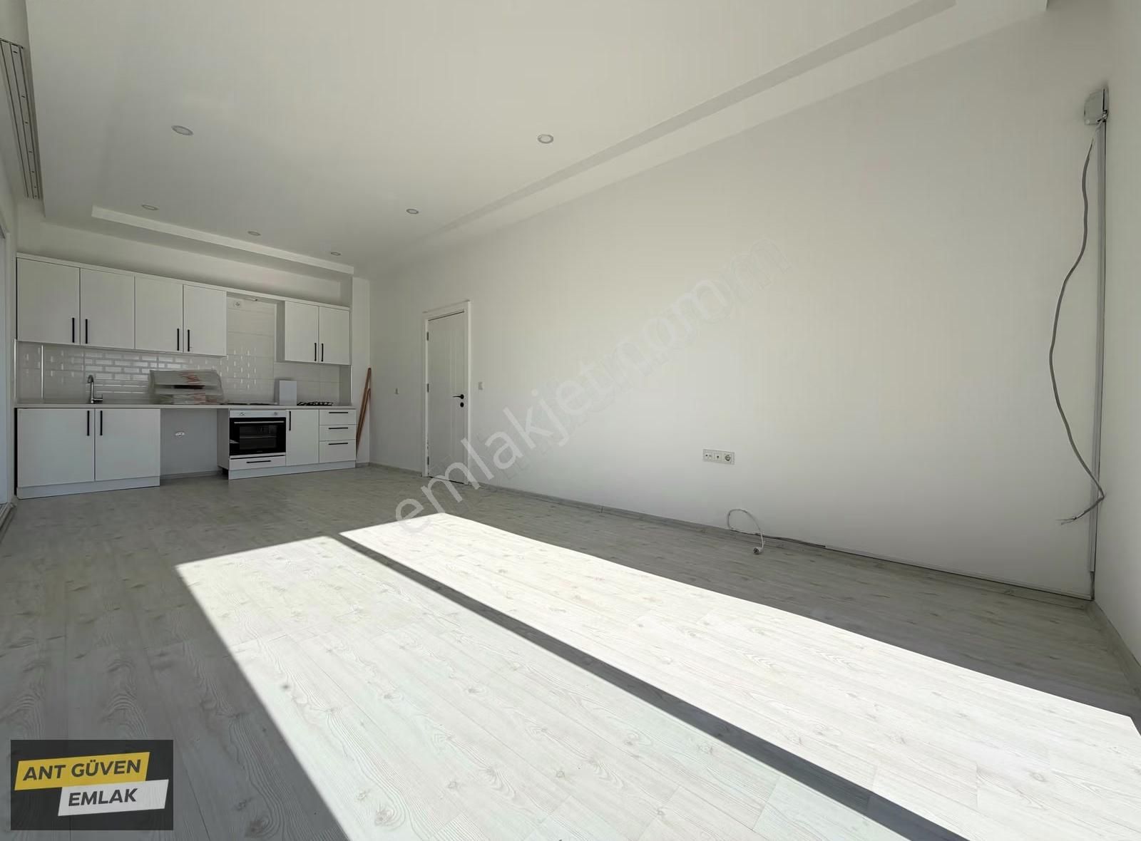Yeniköy'de Merkezi Konumda 2+1 Havuzlu Site İçi Geniş Daire - Görsel 23