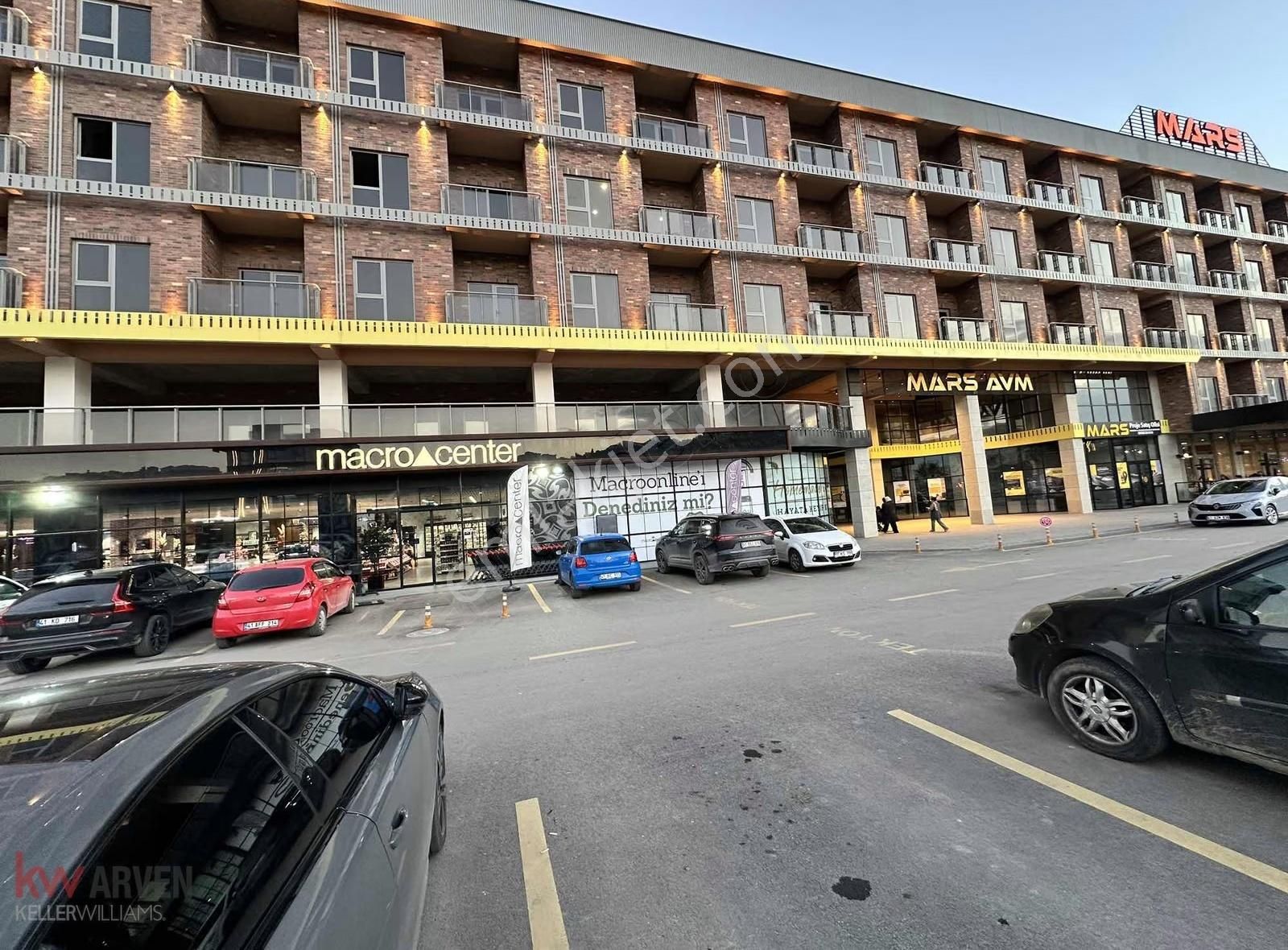 Kw Arven'den Mars Avm'de 1+0 Balkonlu Ön Cephe Yapılı Ofis