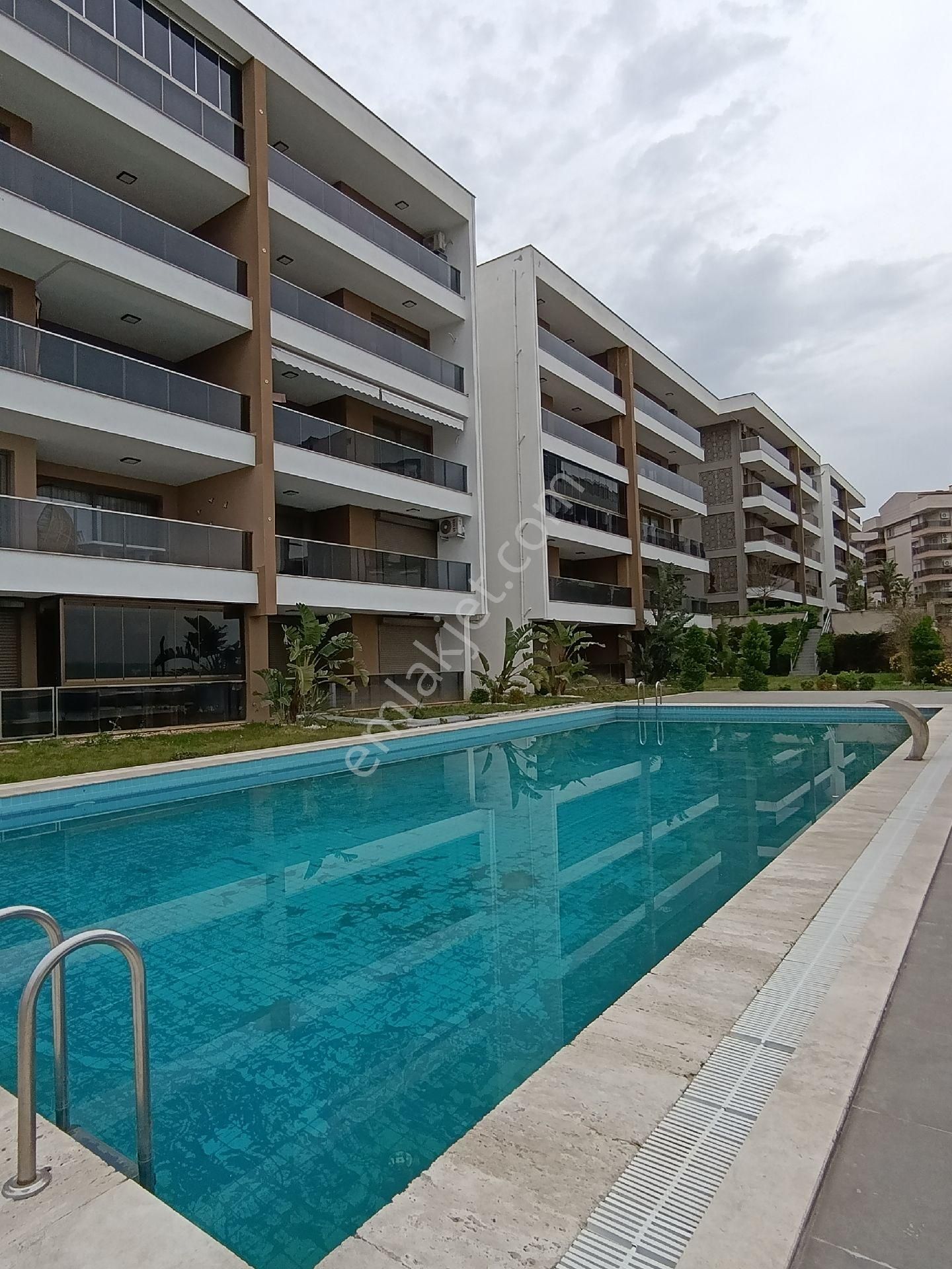 Kuşadası İkiçeşmelik'de 2+1 Satılık Bahçe Katı Residance Daire - Görsel 2