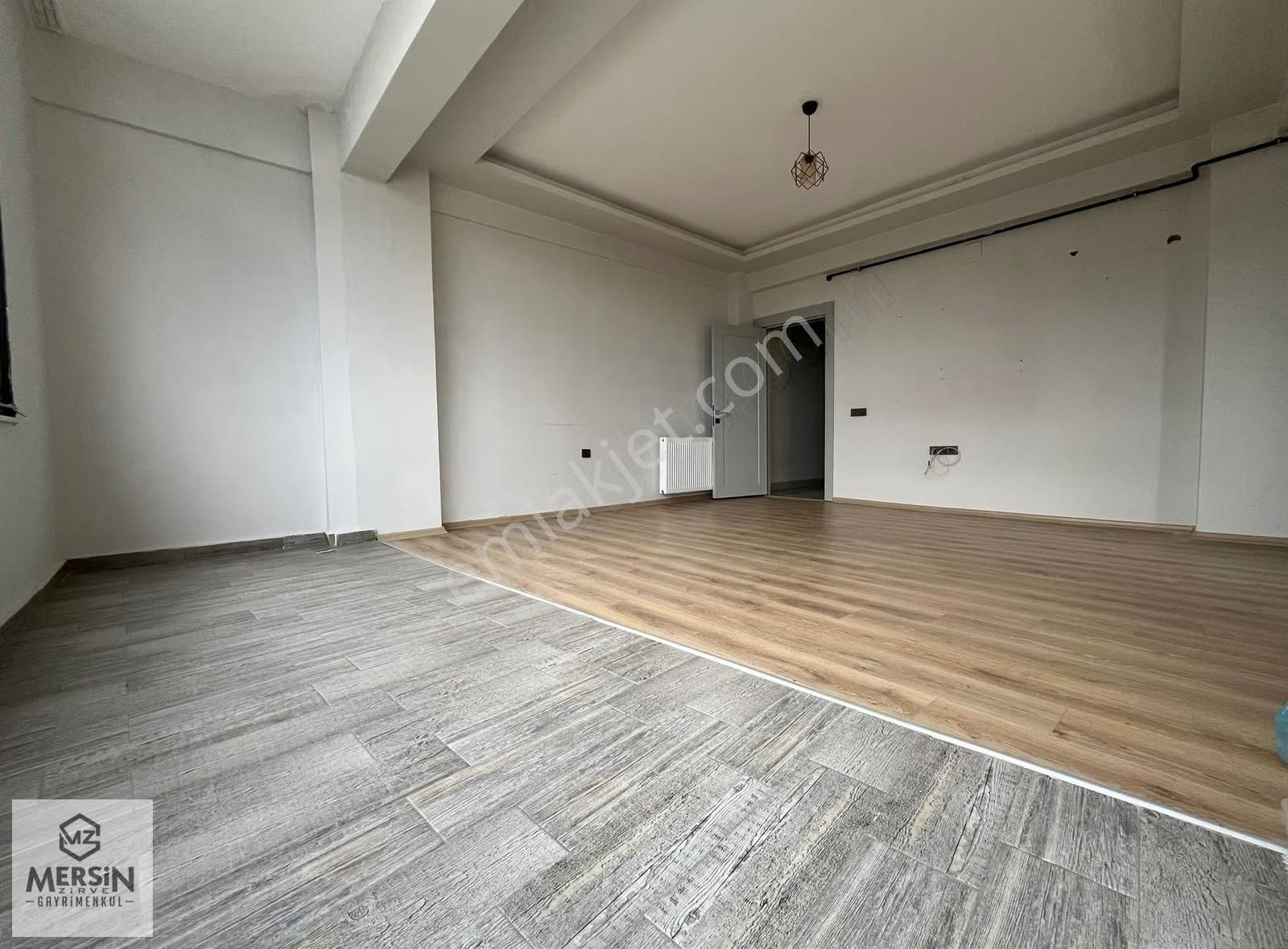 Mezitli Davultepe Mevkin'de Merkezi Konumlu Kiralık 2+1 - Görsel 4