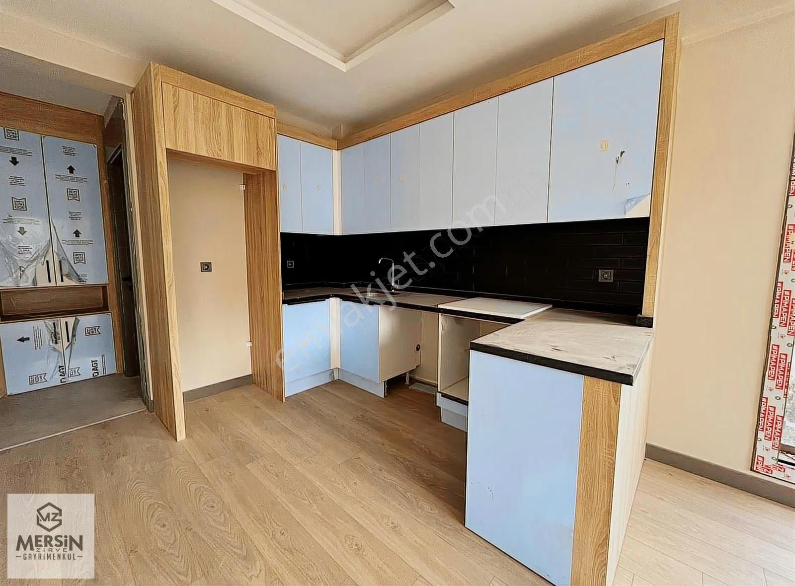 Mersin Zirve Den 75.yıl Mah. Denize Yürüme Mesafesi İskanlı 1+1