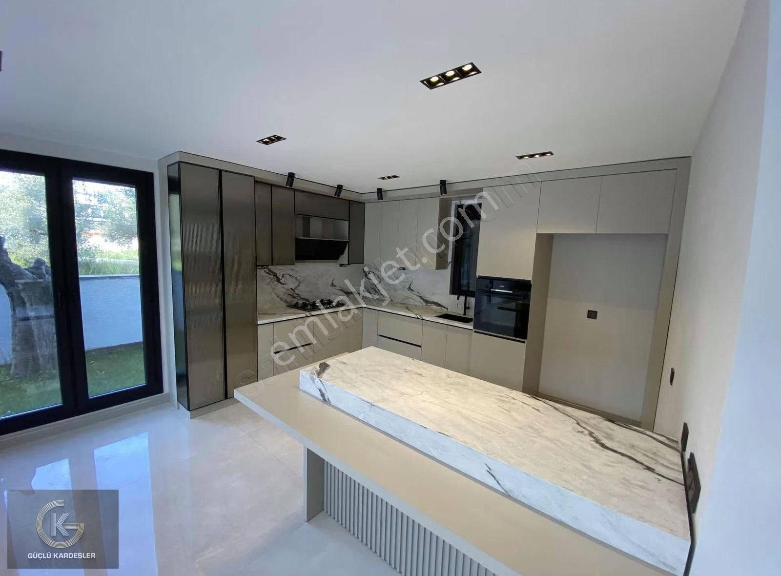 Güçlü Kardeşlerden Özel Havuzlu Müstakil Lüks Villa - Görsel 2