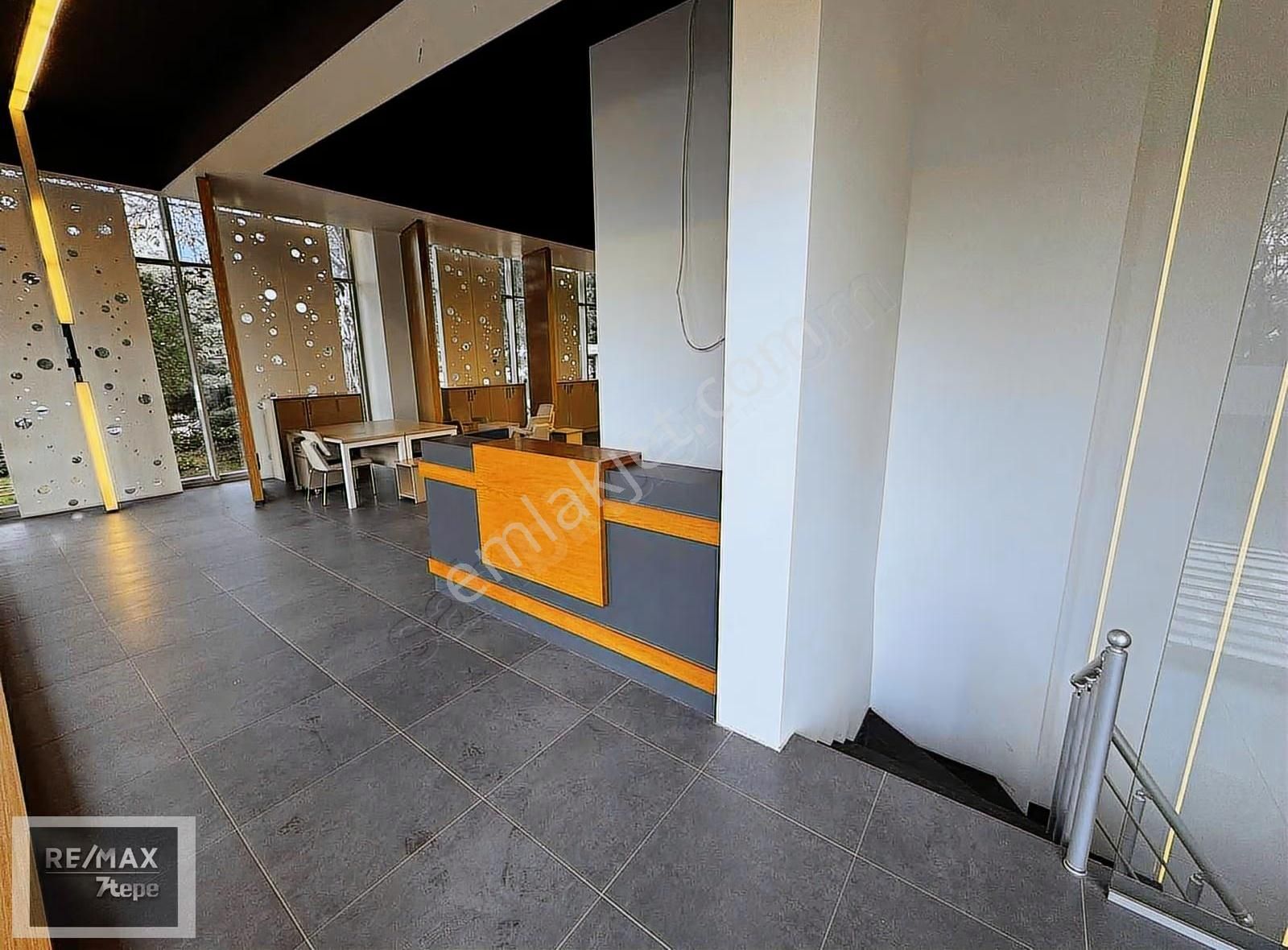 Sahrayıcedit E-5 Cepheli Golden Plaza 'da Düz Giriş Mağaza Ofis - Görsel 15