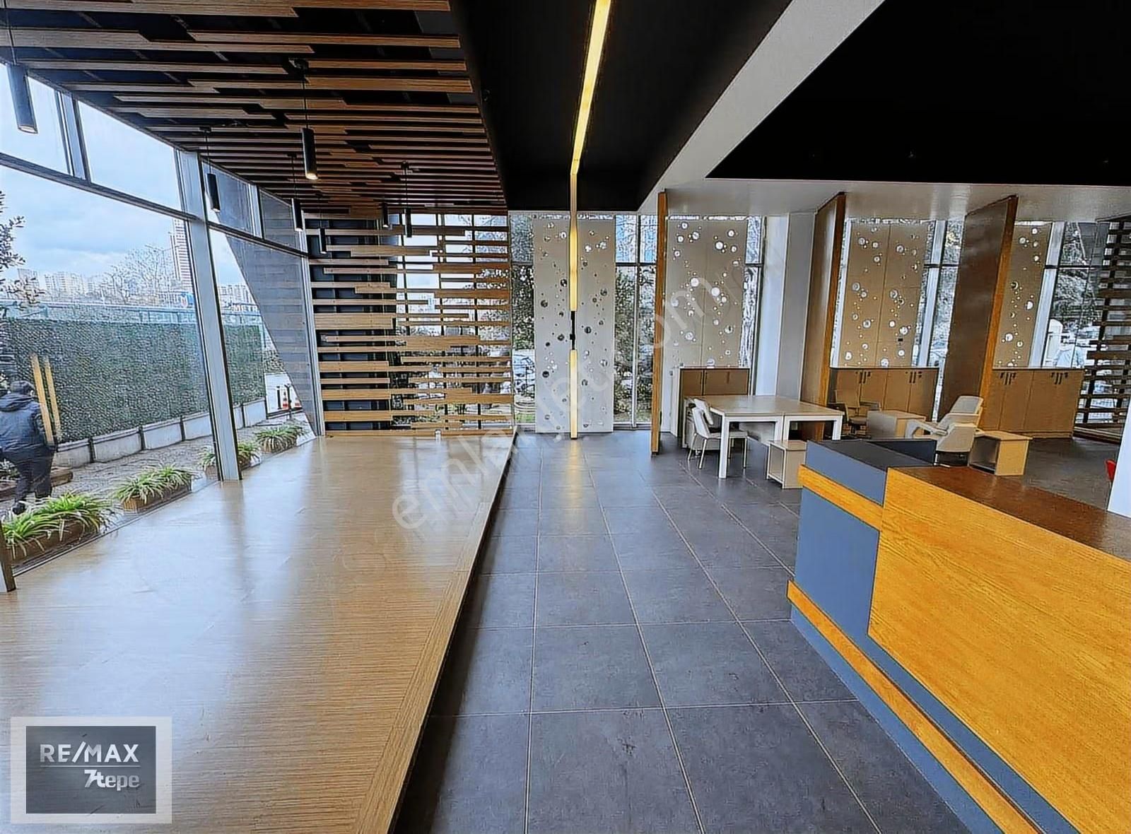 Sahrayıcedit E-5 Cepheli Golden Plaza 'da Düz Giriş Mağaza Ofis - Görsel 13