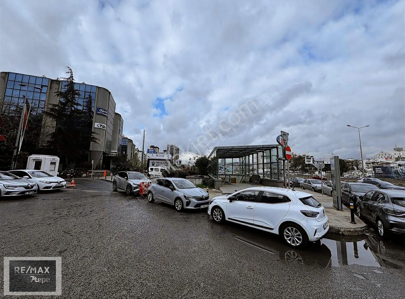 Sahrayıcedit E-5 Cepheli Golden Plaza 'da Düz Giriş Mağaza Ofis - Görsel 27