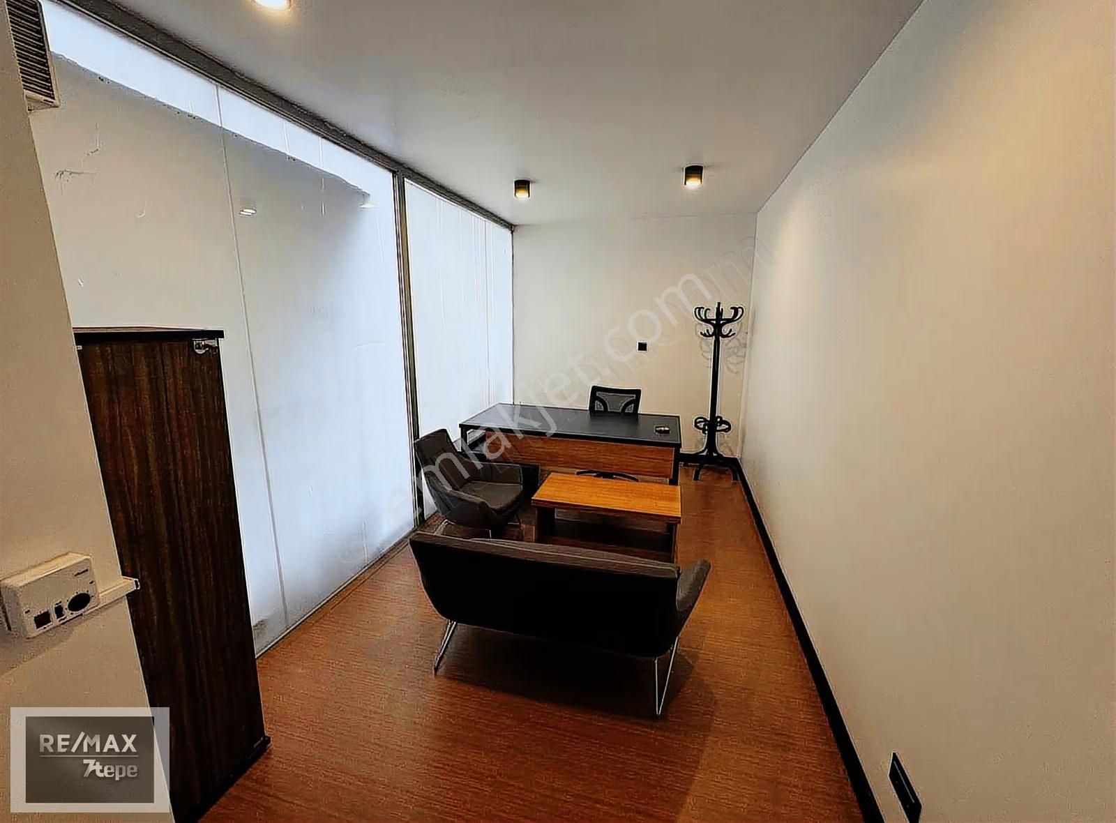 Sahrayıcedit E-5 Cepheli Golden Plaza 'da Düz Giriş Mağaza Ofis - Görsel 11