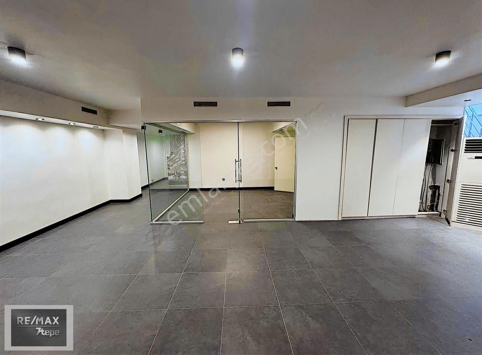 Sahrayıcedit E-5 Cepheli Golden Plaza 'da Düz Giriş Mağaza Ofis - Görsel 28