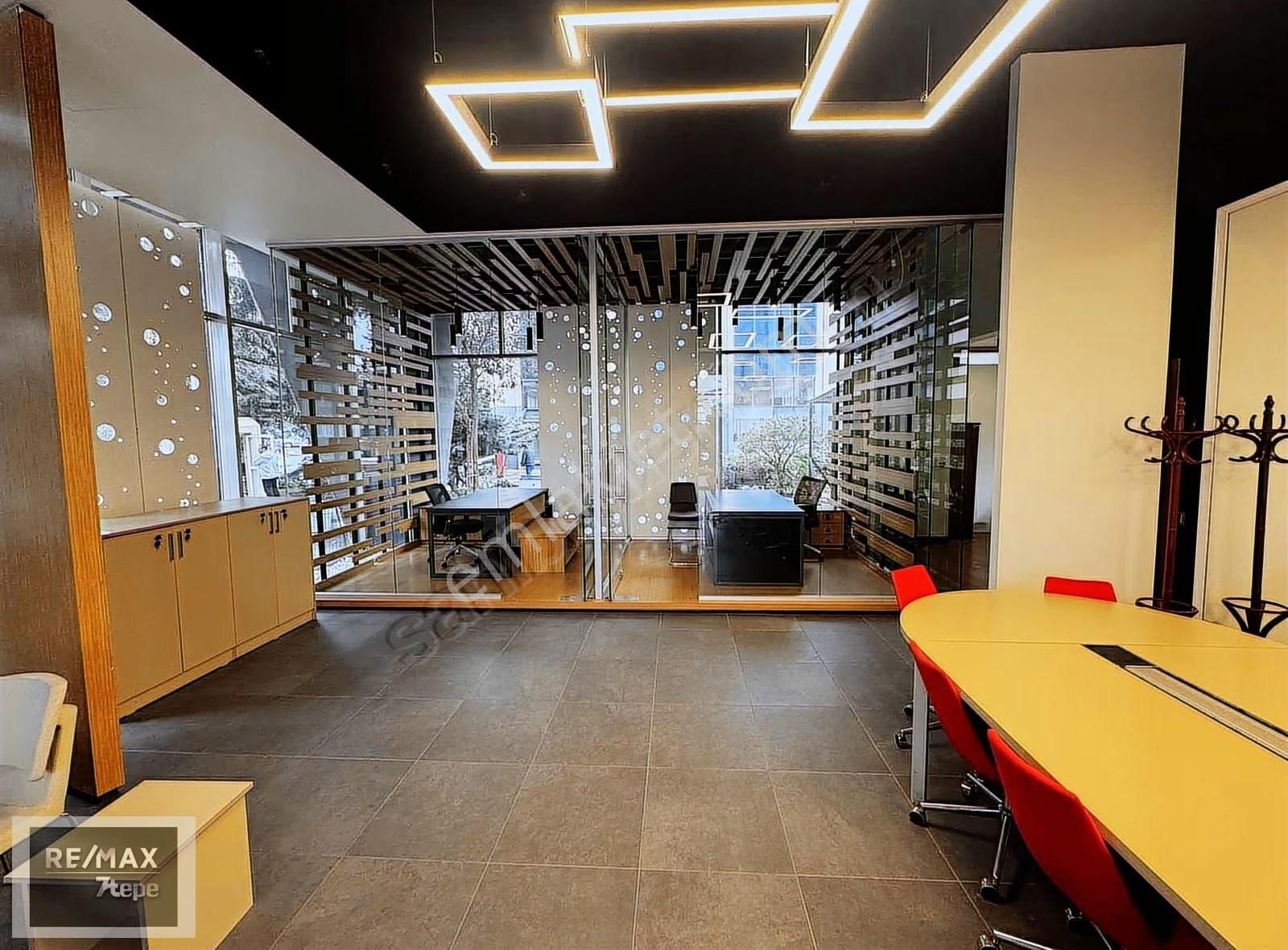 Sahrayıcedit E-5 Cepheli Golden Plaza 'da Düz Giriş Mağaza Ofis - Görsel 17