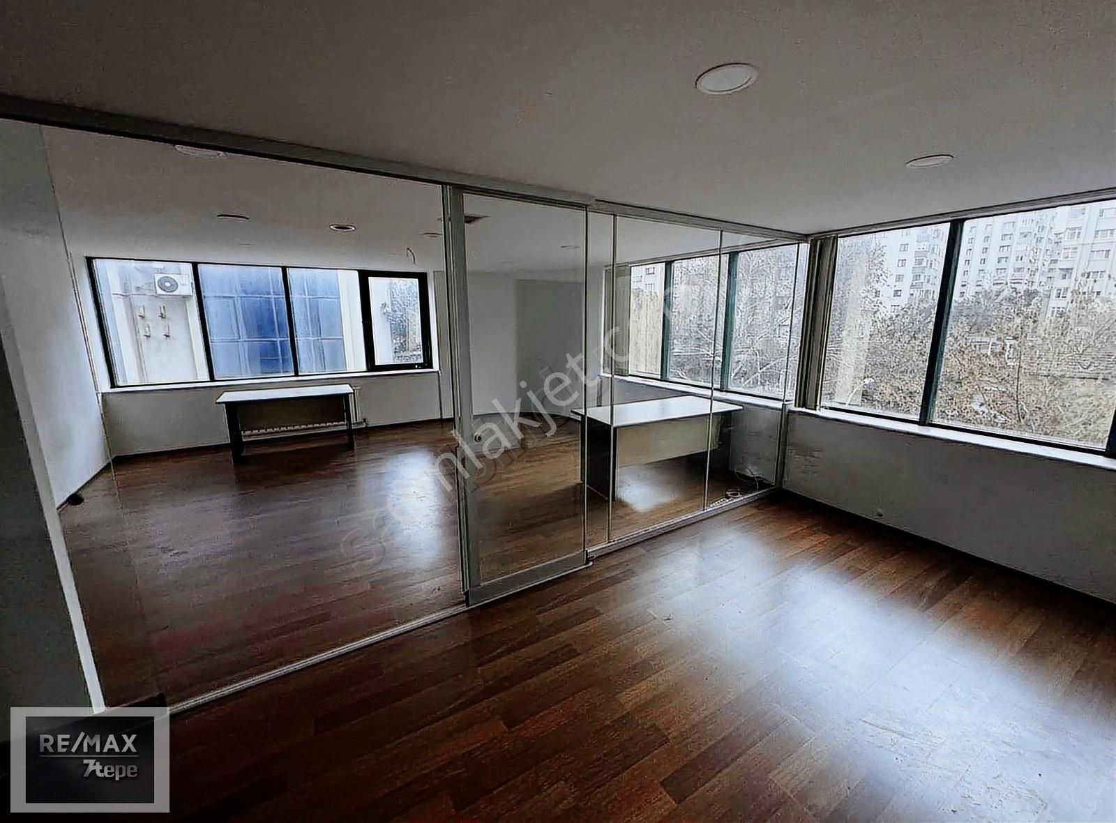 Golden Plaza 'da Kiralık 200 M2 Brüt Prestijli Ofis - Görsel 2