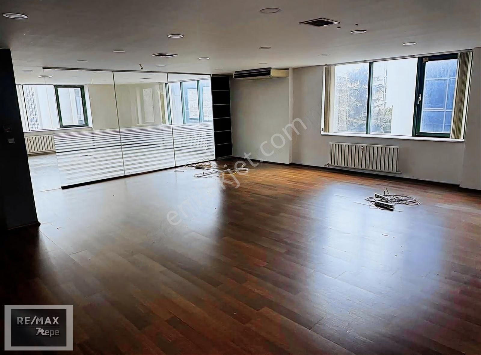 Golden Plaza 'da Kiralık 200 M2 Brüt Prestijli Ofis