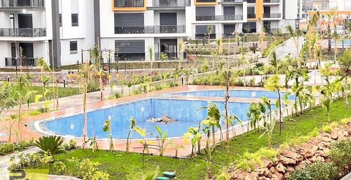 Ultra Geniş Havuz Cepheli Kapalı Otoparklı 3+1 Fırsat Daire - Görsel 32